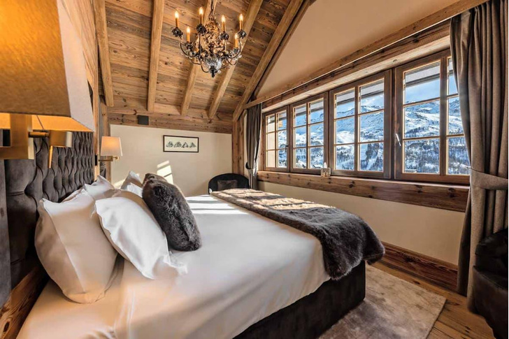 价值 2600 万美元的阿尔卑斯山最昂贵的小木屋是什么样子？ (7)