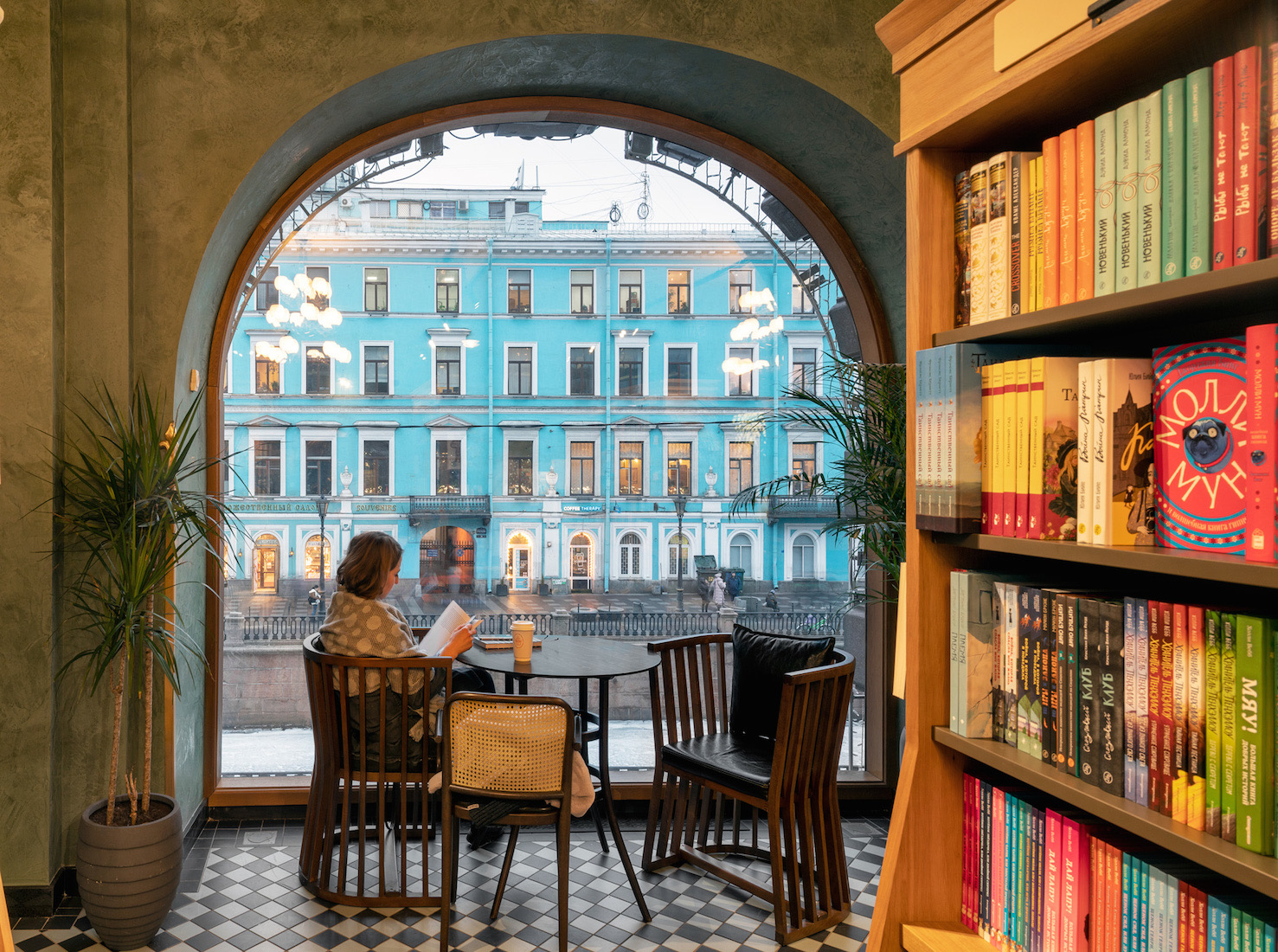 涅瓦大街著名的歌手之家内经过修复的“书屋”|ART-Arrakis | 建筑室内设计的创新与灵感
