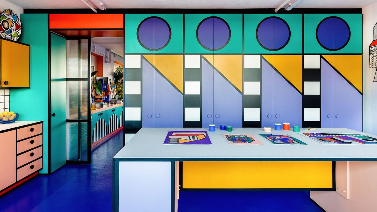 色彩和形状的发挥：伦敦色彩缤纷的工作室内部|ART-Arrakis | 建筑室内设计的创新与灵感
