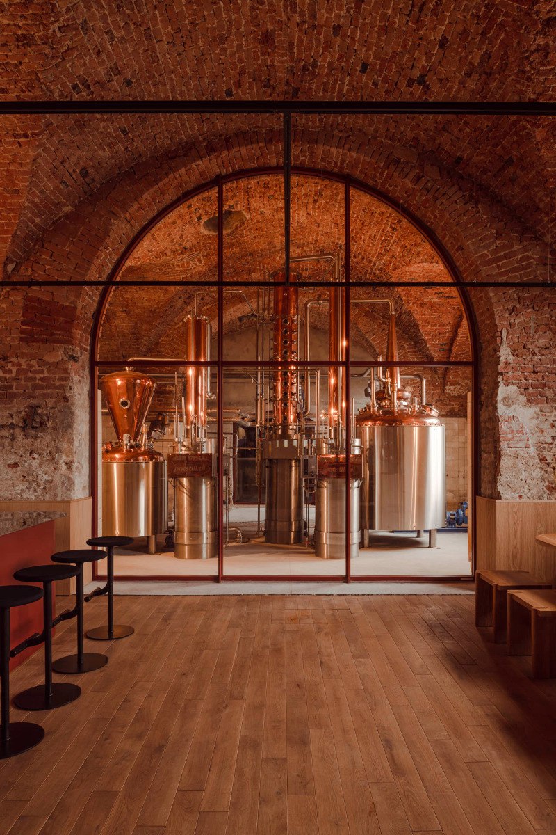 Taproom Bar是一家位于克拉科夫附近一家 16 世纪啤酒厂内的酒吧|ART-Arrakis | 建筑室内设计的创新与灵感