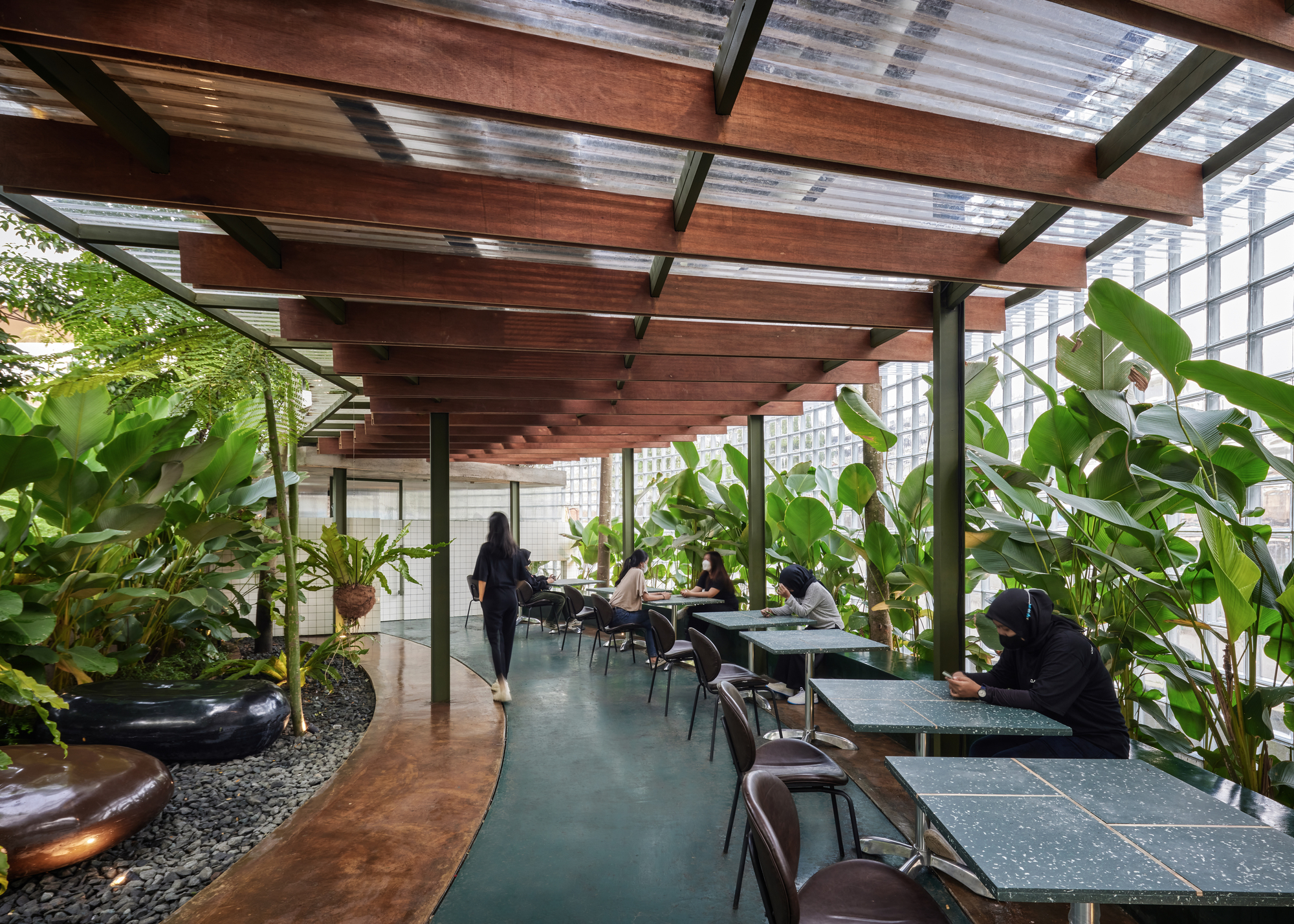 图片[3]|花园大碗，Tanatap 环形咖啡店 / Research Artistic Design + architecture|ART-Arrakis | 建筑室内设计的创新与灵感