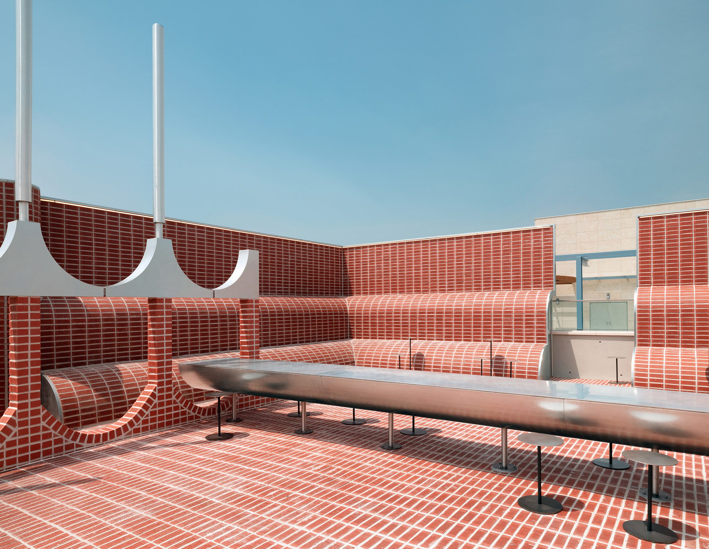 Sukchulmok在Parconido面包店咖啡馆的屋顶上添加了弯曲的砖形式|ART-Arrakis | 建筑室内设计的创新与灵感