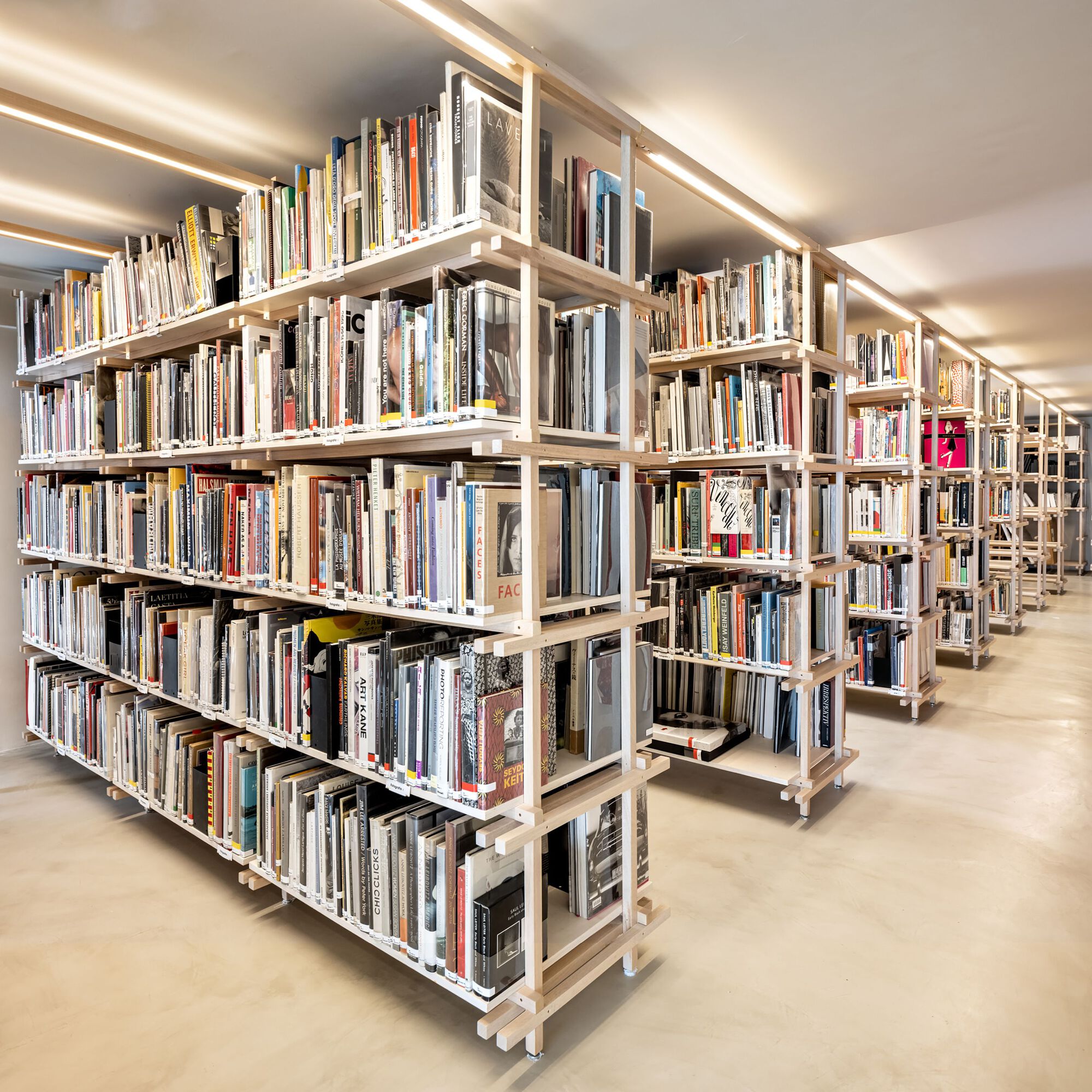 图片[5]|可移动金属书架，GB65 办公室 & 图书馆空间 / Metro Arquitetos Associados|ART-Arrakis | 建筑室内设计的创新与灵感