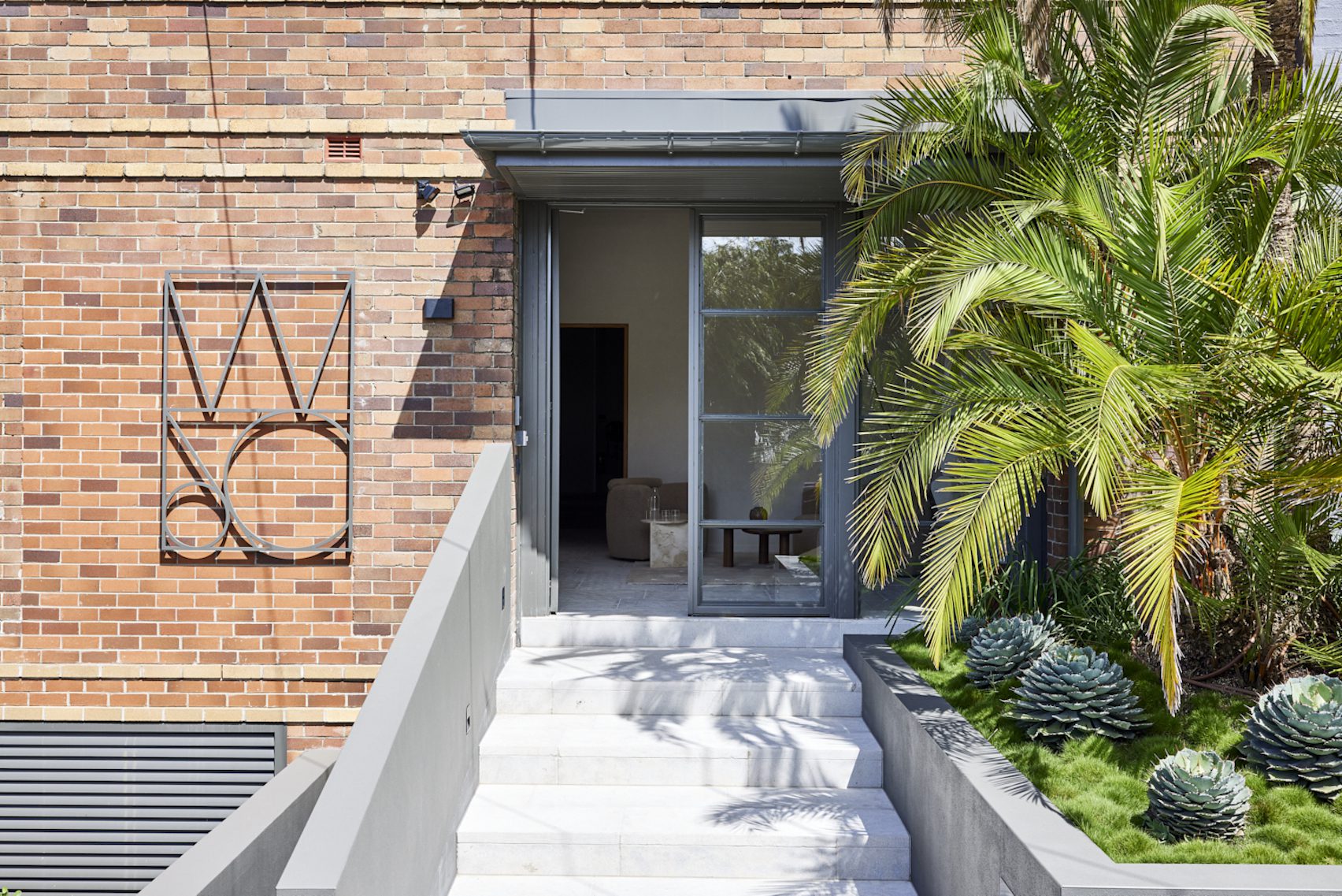 Daniel Boddam将悉尼仓库改造成平静而充满植物的办公室|ART-Arrakis | 建筑室内设计的创新与灵感