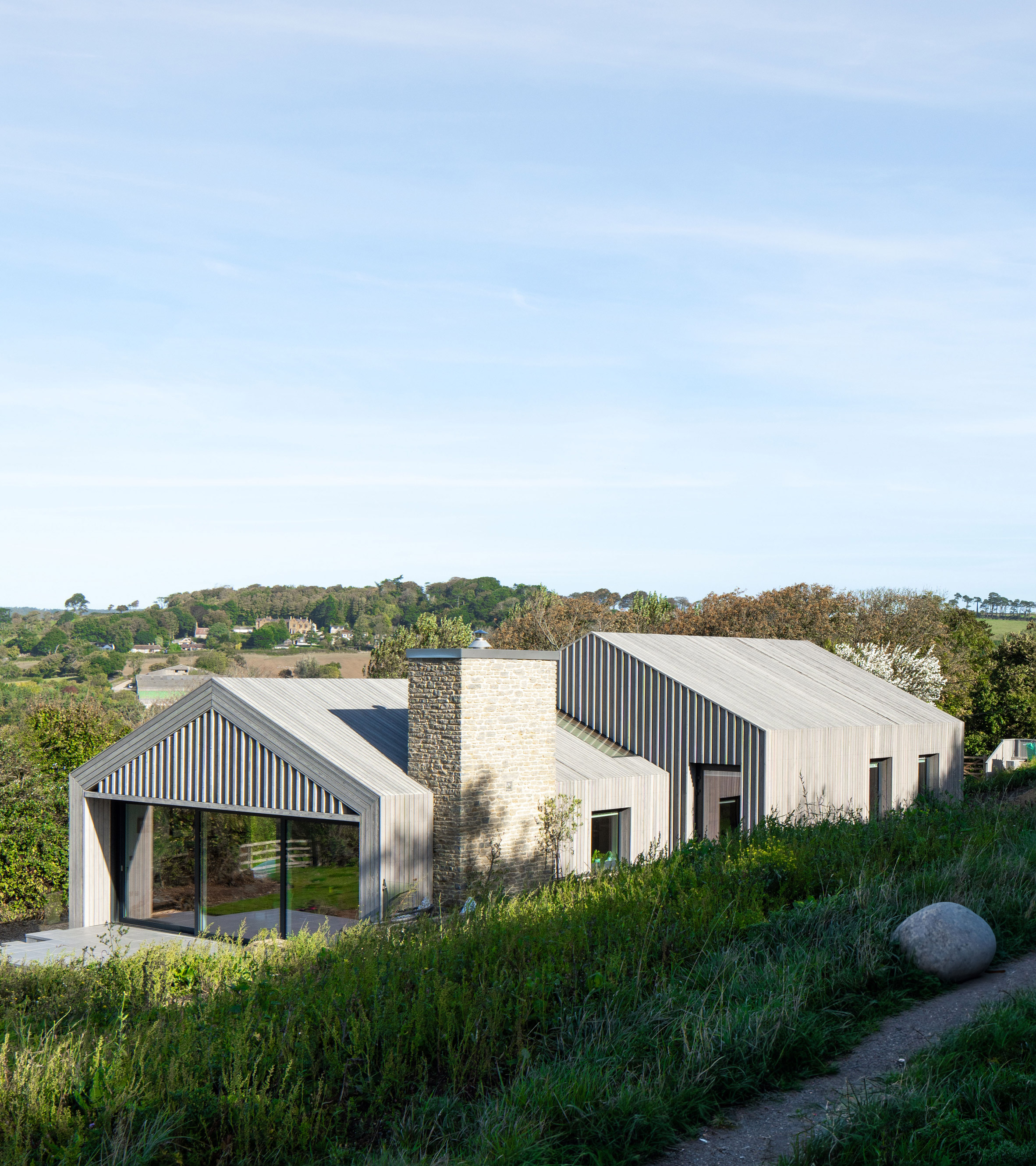 Coffey Architects利用乡村谷仓建造多塞特郡的沿海住宅|ART-Arrakis | 建筑室内设计的创新与灵感