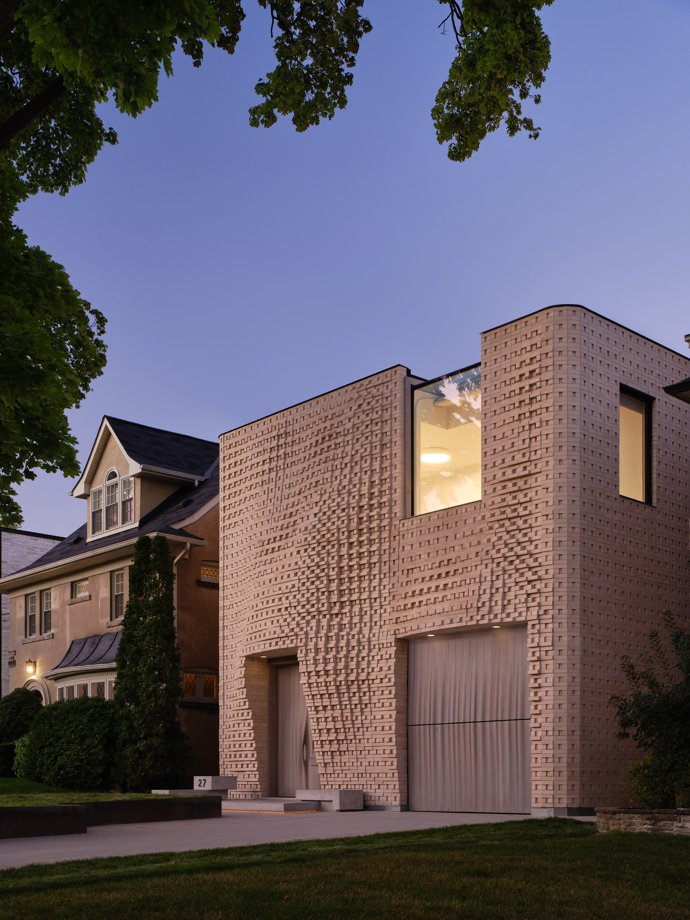 游击队为多伦多的房子创造像素化的砖立面|ART-Arrakis | 建筑室内设计的创新与灵感