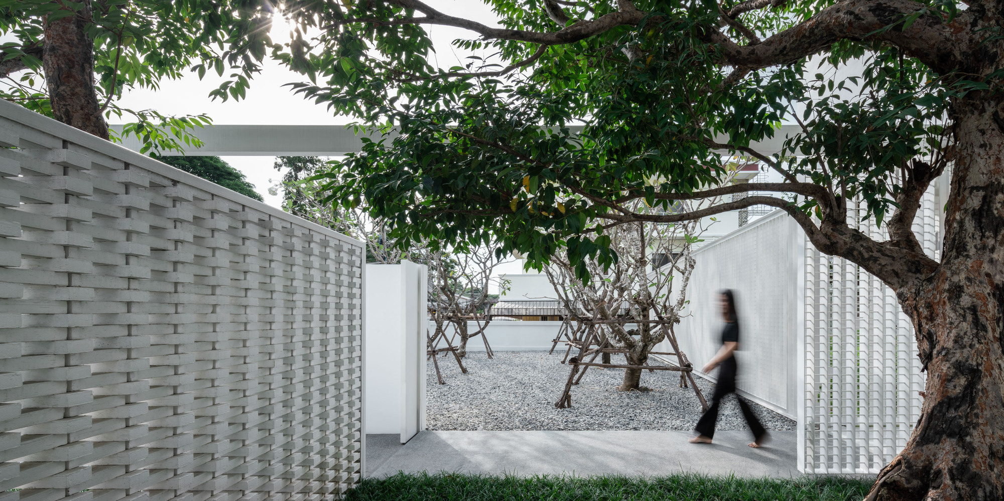 图片[3]|开放与私密，五组庭院的屏风面纱之家 / Ayutt and Associates design|ART-Arrakis | 建筑室内设计的创新与灵感