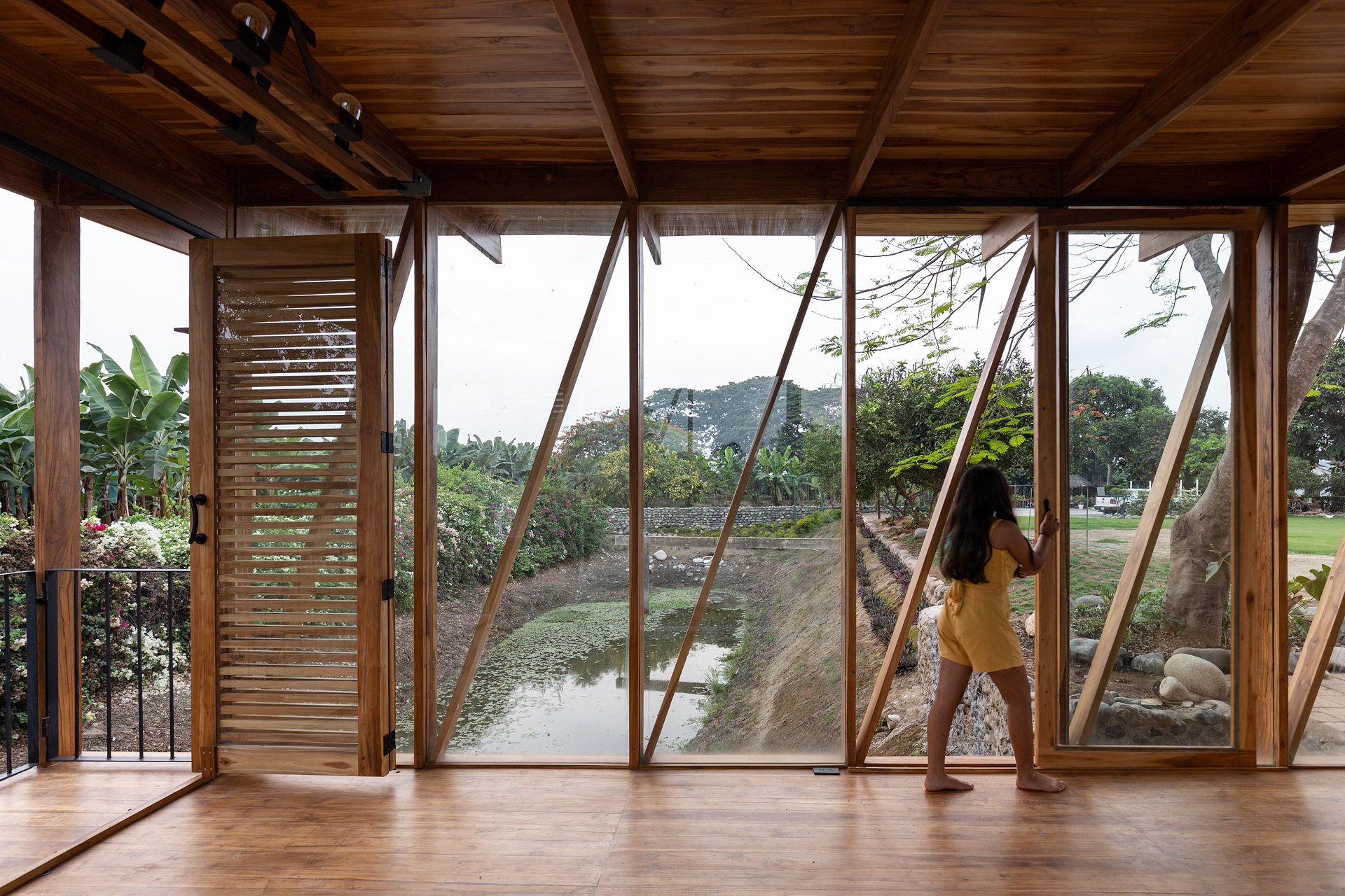 图片[3]|厄瓜多尔木构茶室，嵌入水渠 / Natura Futura Arquitectura|ART-Arrakis | 建筑室内设计的创新与灵感