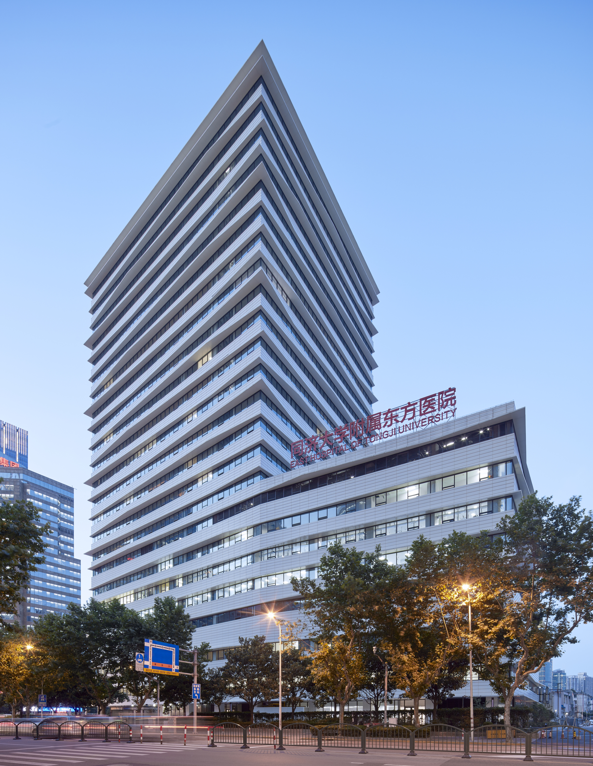 上海同济大学附属东方医院 / Lemanarc SA|ART-Arrakis | 建筑室内设计的创新与灵感