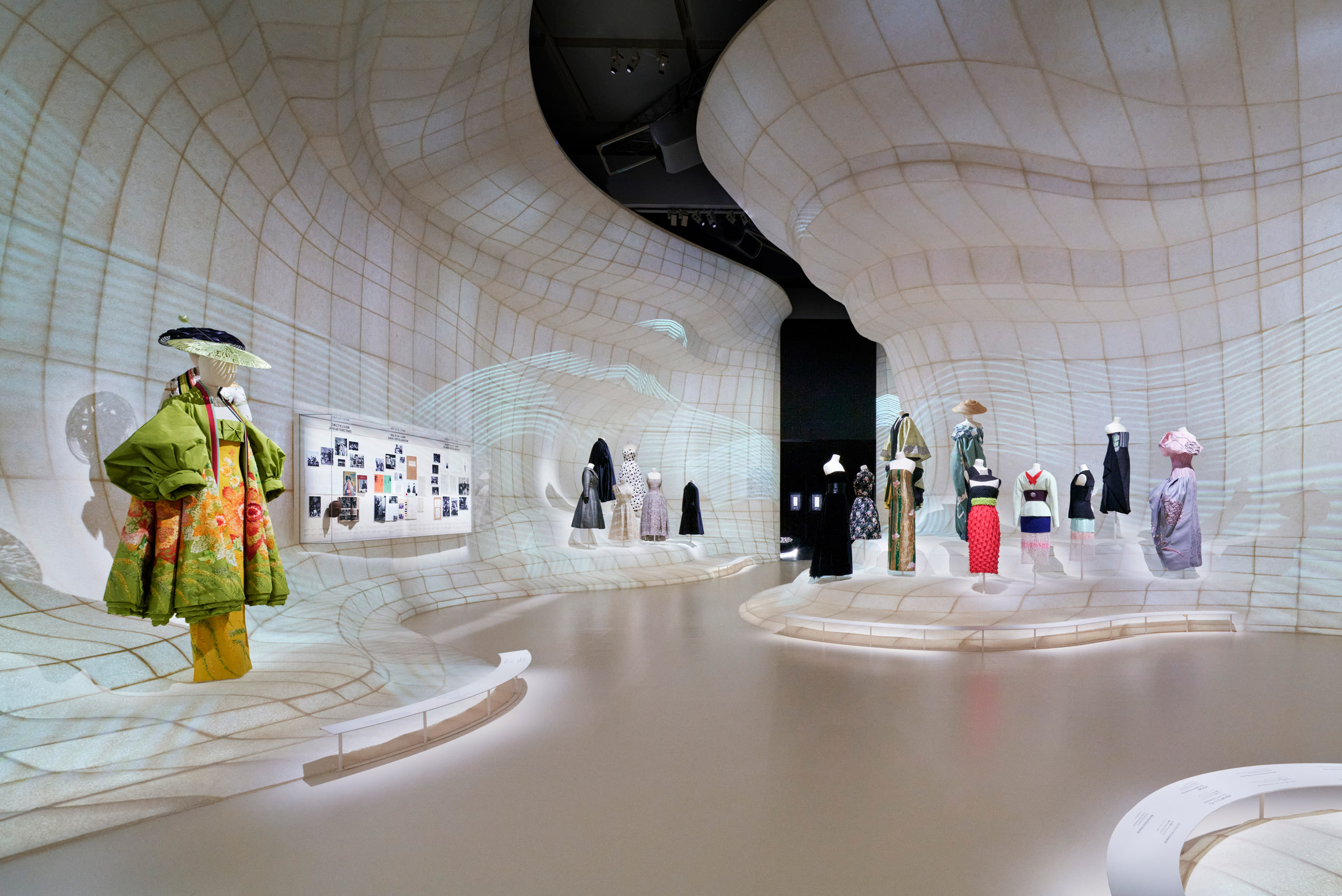 OMA为东京Dior展会打造“讲故事的舞台”|ART-Arrakis | 建筑室内设计的创新与灵感