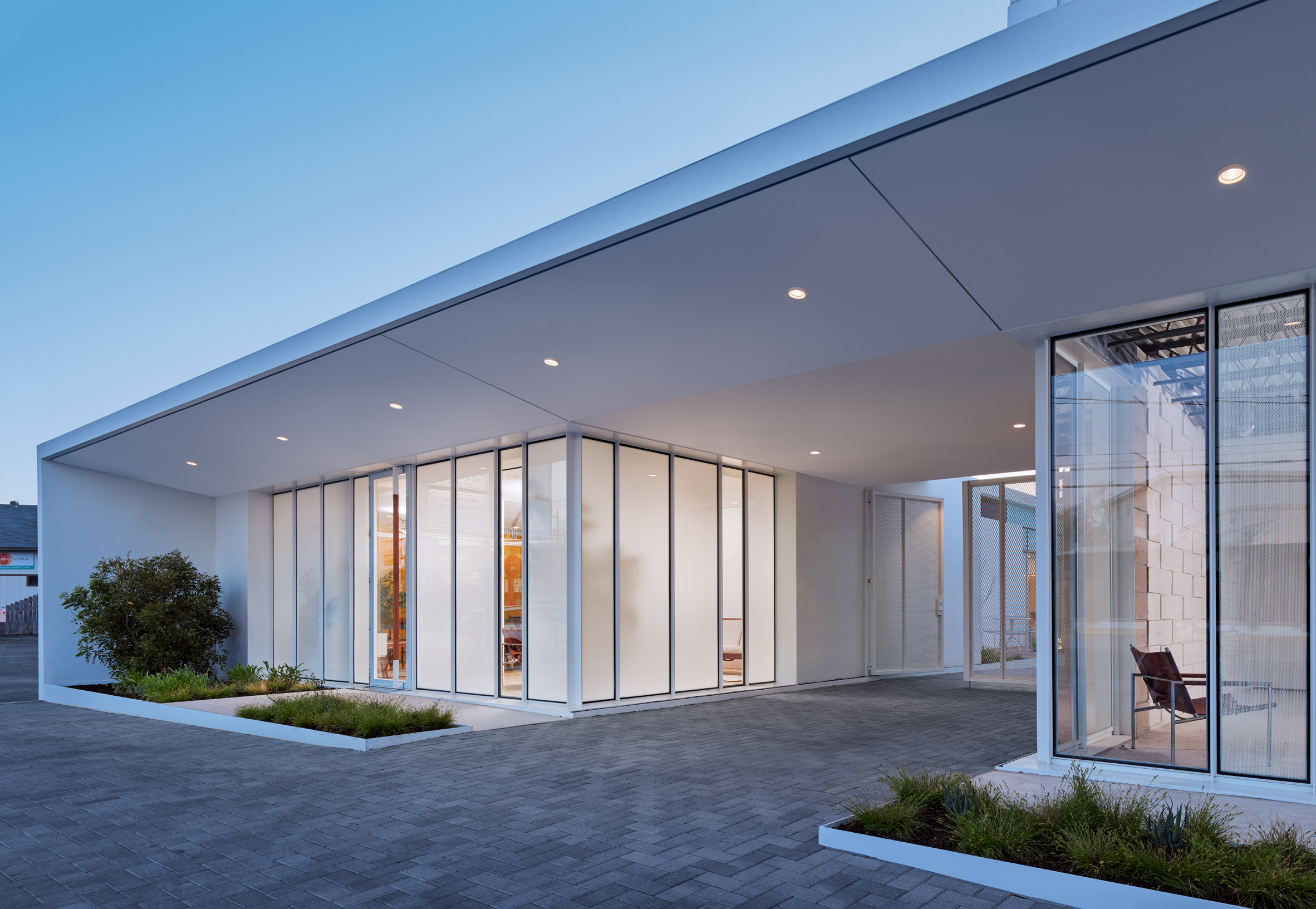 Baldridge Architects将奥斯汀的商业单元改造成自己的工作室|ART-Arrakis | 建筑室内设计的创新与灵感