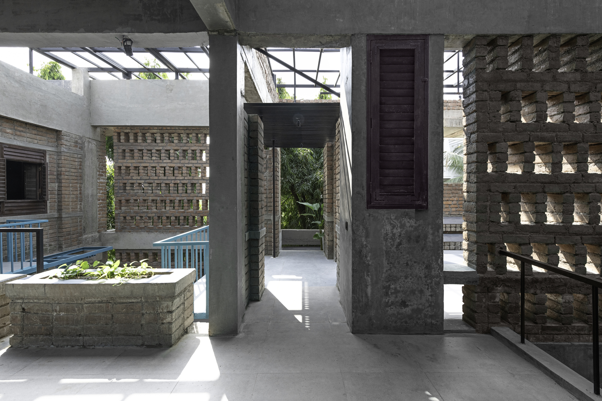 图片[3]|错位墙体，Ramai 男生宿舍 / Amruta Daulatabadkar Architects adaa|ART-Arrakis | 建筑室内设计的创新与灵感