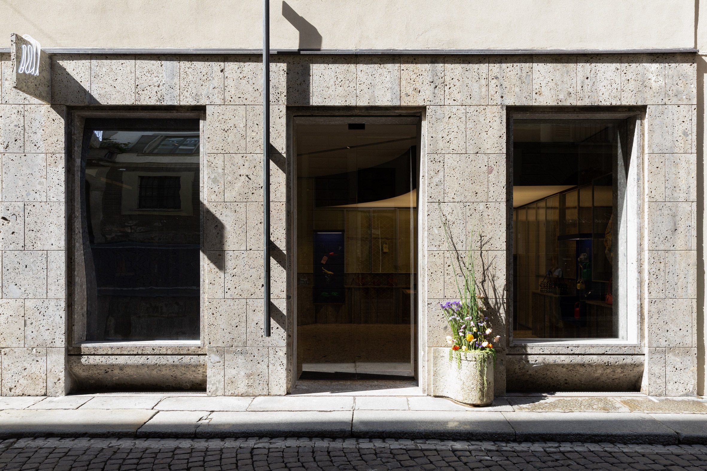 Boyy在米兰的旗舰店揭示了该店的多层历史|ART-Arrakis | 建筑室内设计的创新与灵感