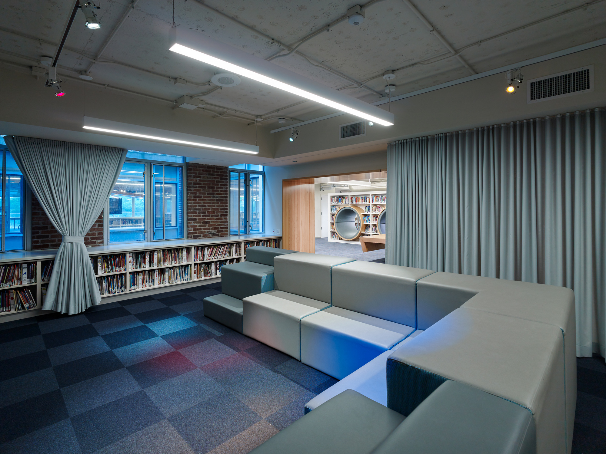 图片[3]|弗朗西斯·W·帕克学校科夫勒家庭图书馆|ART-Arrakis | 建筑室内设计的创新与灵感