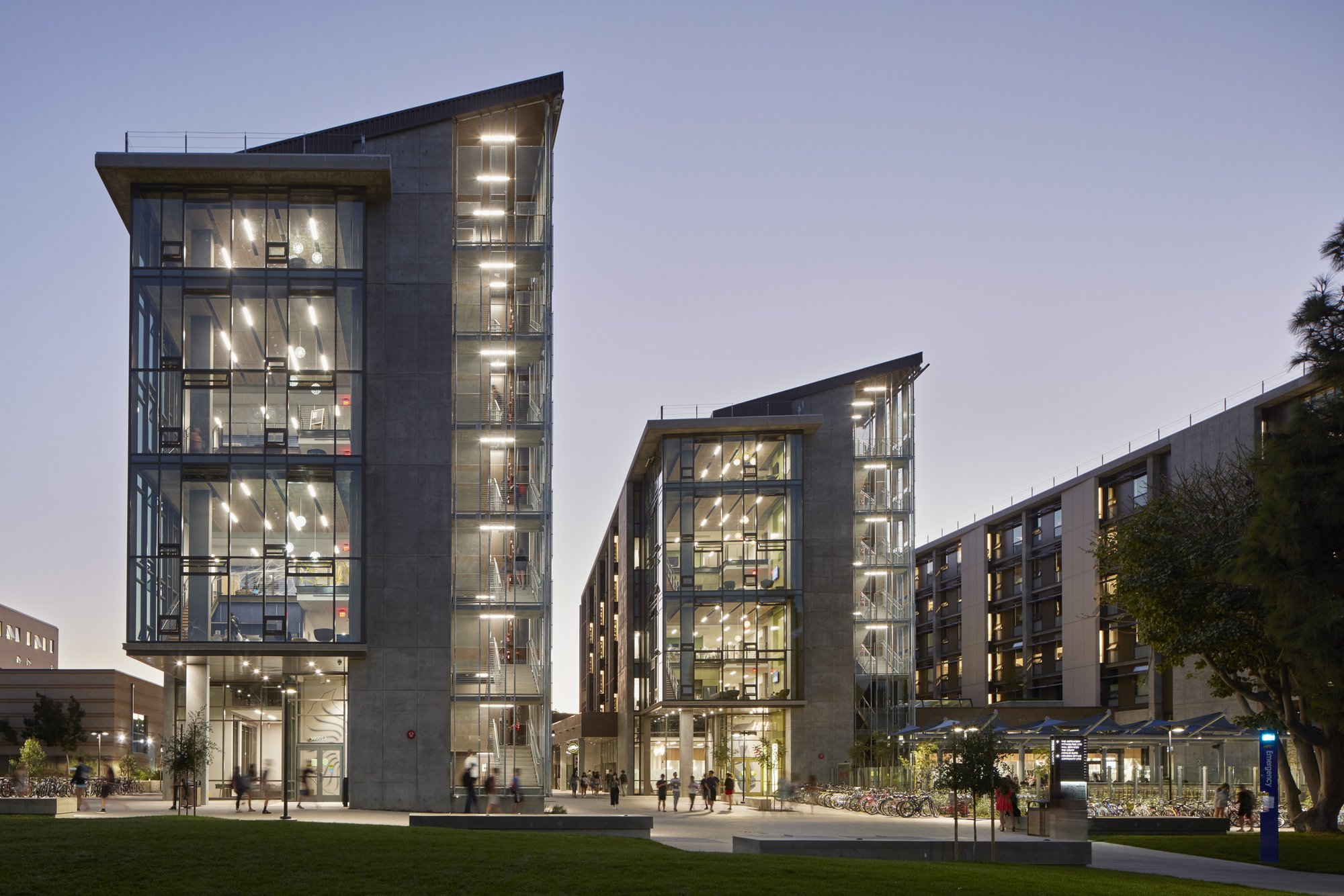 图片[11]|加州大学欧文分校梅萨法院大厦|ART-Arrakis | 建筑室内设计的创新与灵感