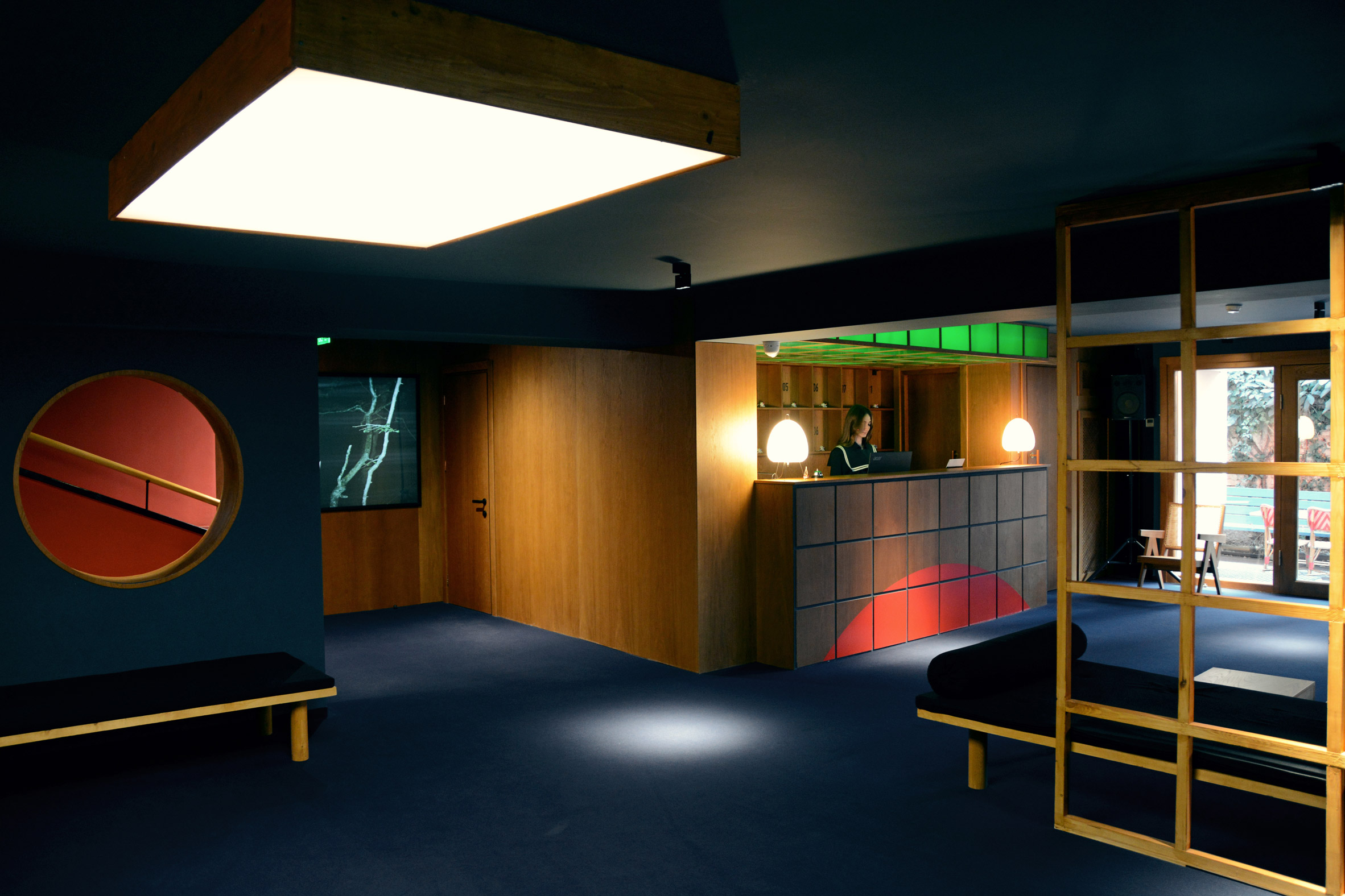 第比利斯的蓝莓之夜酒店让“人们感觉自己置身于电影之中”|ART-Arrakis | 建筑室内设计的创新与灵感