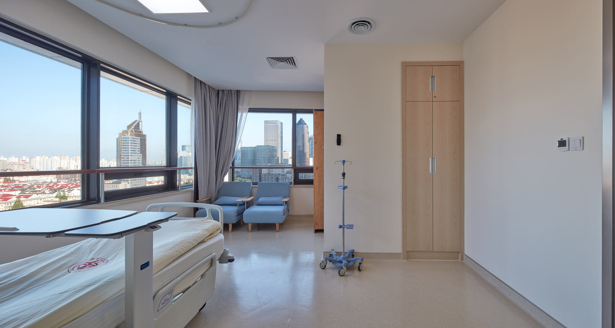 图片[2]|上海同济大学附属东方医院 / Lemanarc SA|ART-Arrakis | 建筑室内设计的创新与灵感