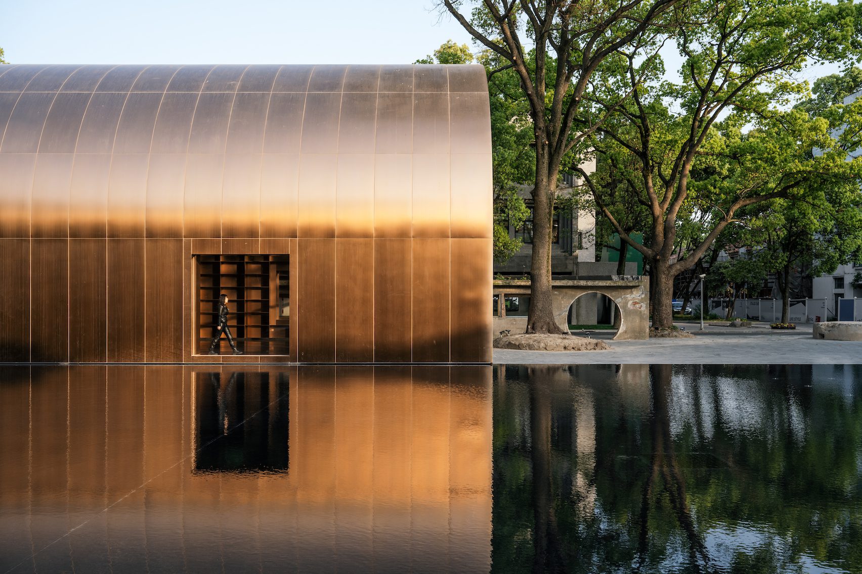 Wutopia实验室展示拱形铜壳的“闪闪发光的鲸鱼”上海博物馆|ART-Arrakis | 建筑室内设计的创新与灵感