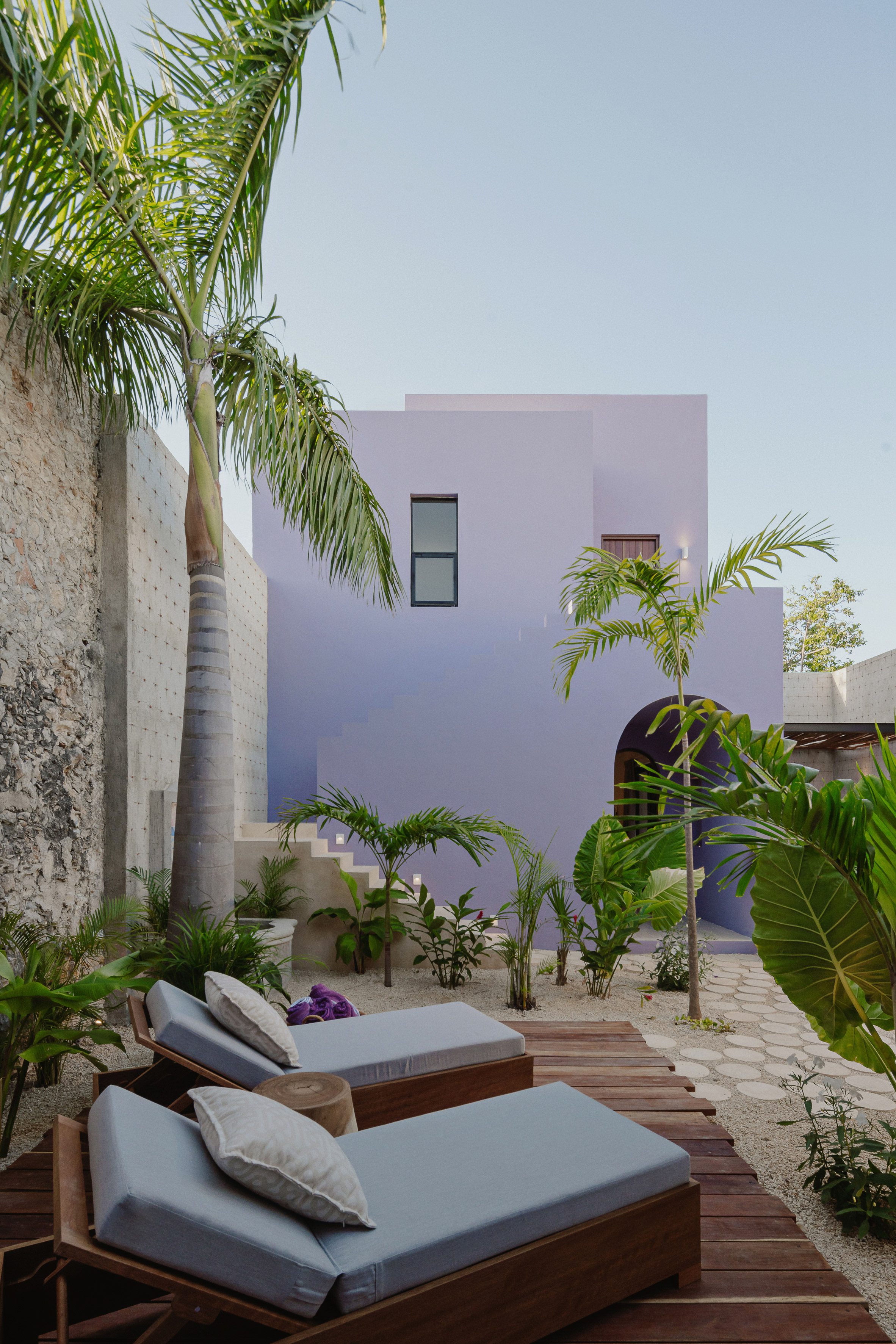 Workshop Architects翻新并扩建了Mérida的紫色住宅|ART-Arrakis | 建筑室内设计的创新与灵感
