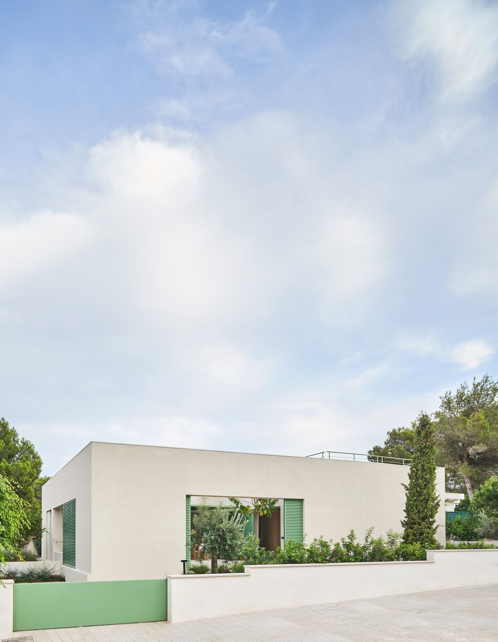 图片[1]|简洁线条呈现黄金比例，Ca n’Uli 庭院住宅 / Vicenç Mulet|ART-Arrakis | 建筑室内设计的创新与灵感