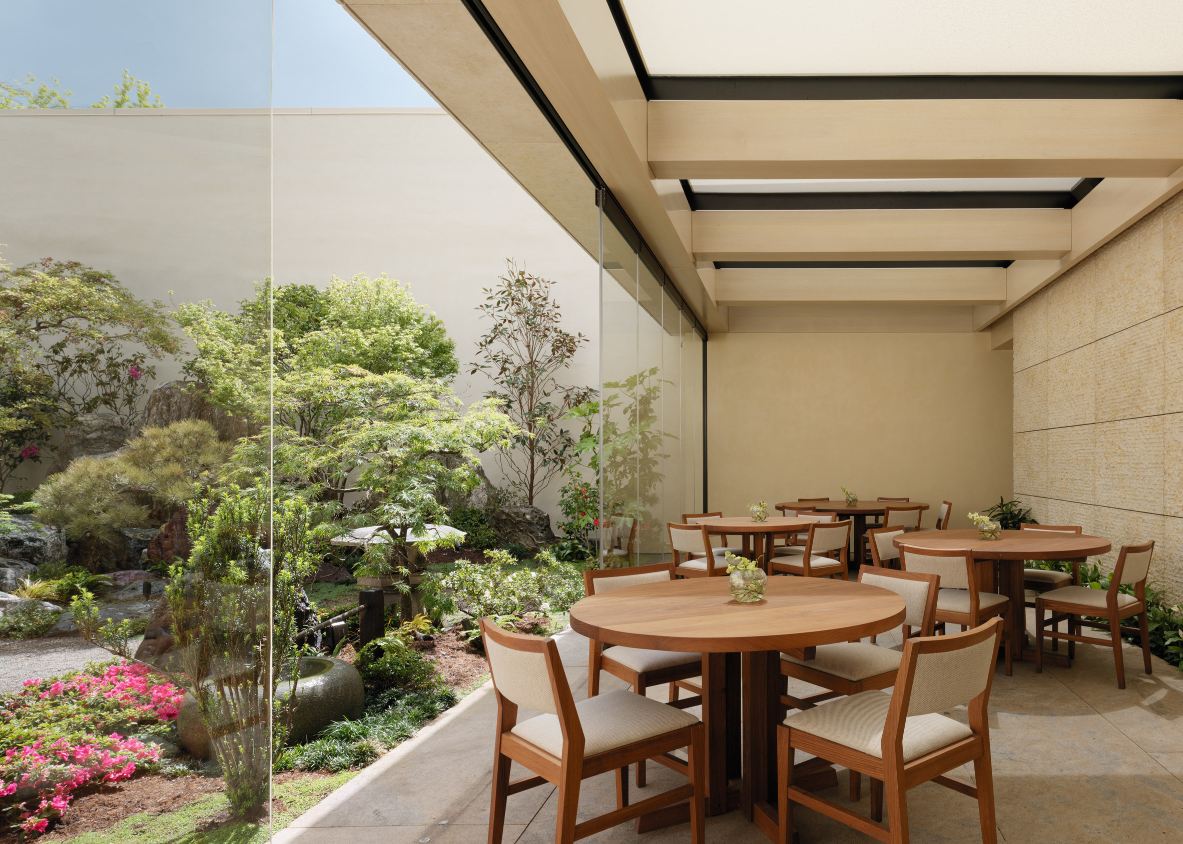 Montalba Architects为加州Nobu增加了日本花园|ART-Arrakis | 建筑室内设计的创新与灵感