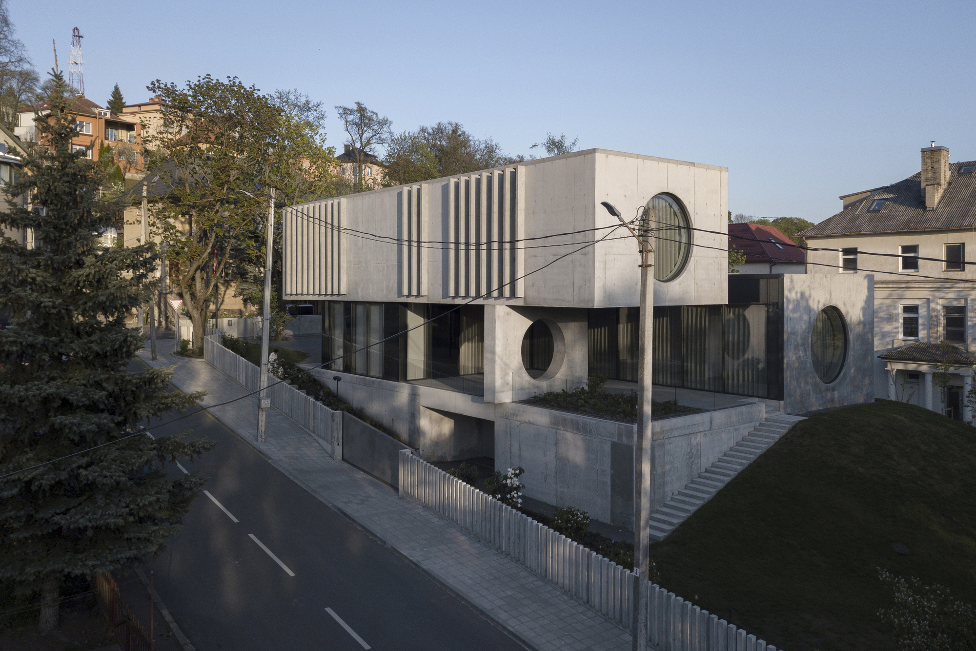图片[1]|现代主义混凝土住宅，考纳斯之家 / Architectural Bureau G.Natkevicius & Partners|ART-Arrakis | 建筑室内设计的创新与灵感