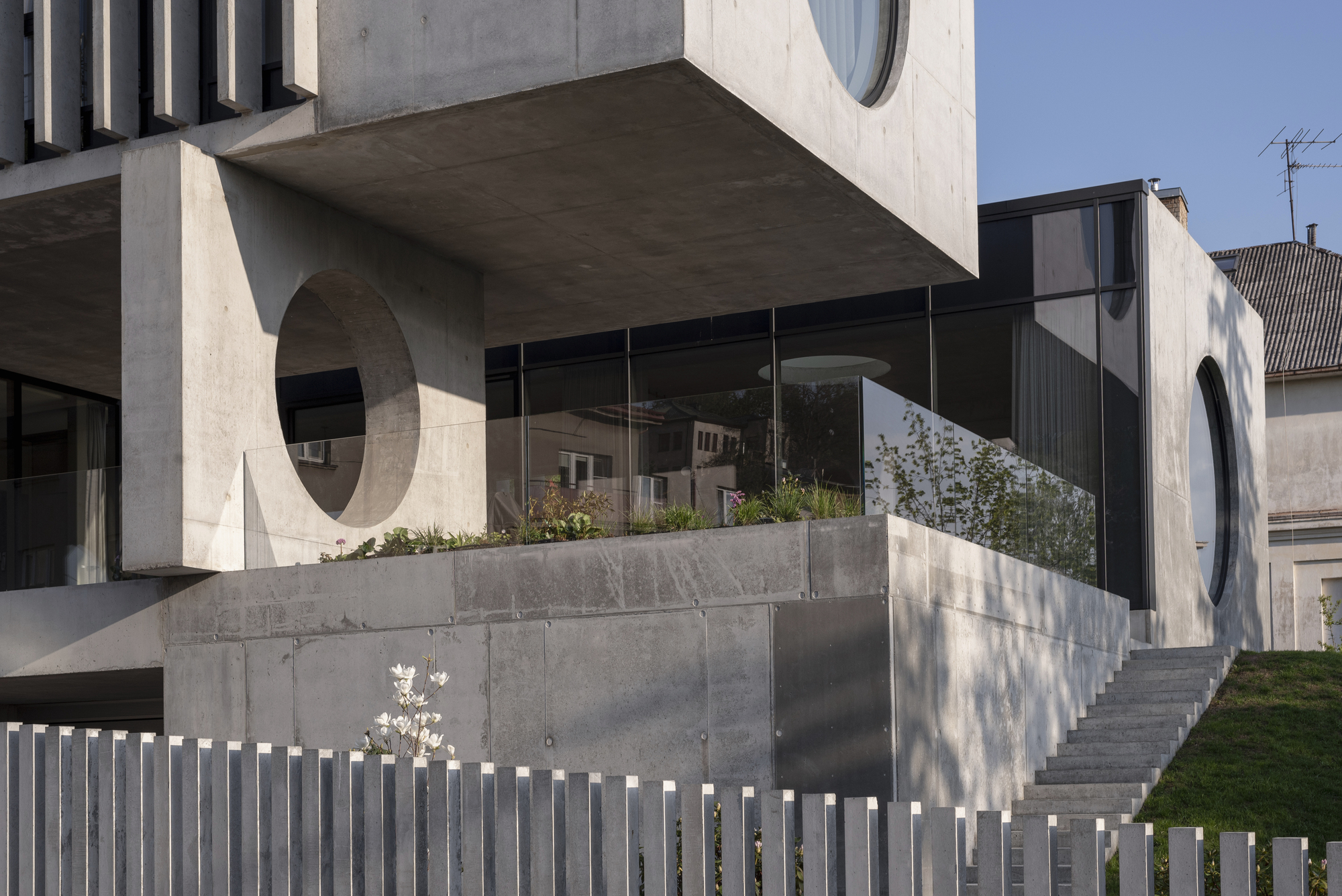 图片[2]|现代主义混凝土住宅，考纳斯之家 / Architectural Bureau G.Natkevicius & Partners|ART-Arrakis | 建筑室内设计的创新与灵感