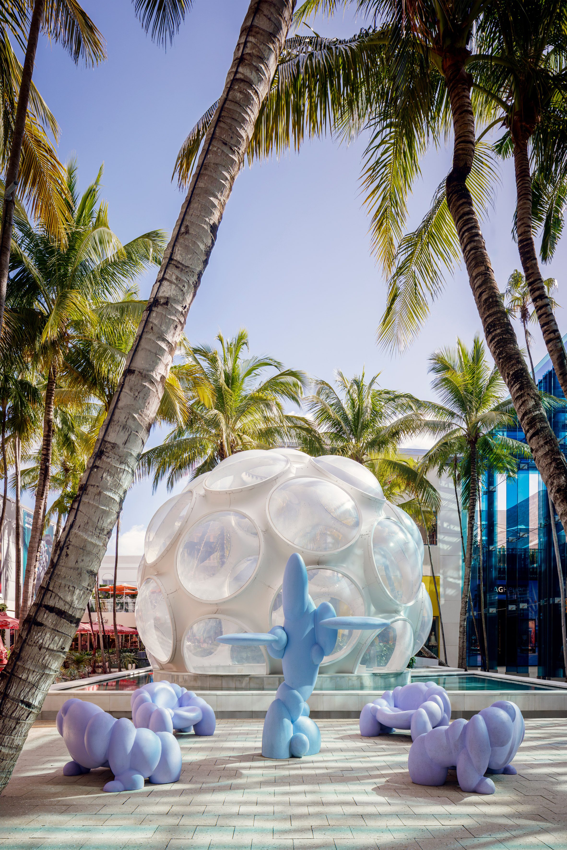 Lara Bohinc在迈阿密使用彩色涂层软木制作球形户外家具|ART-Arrakis | 建筑室内设计的创新与灵感