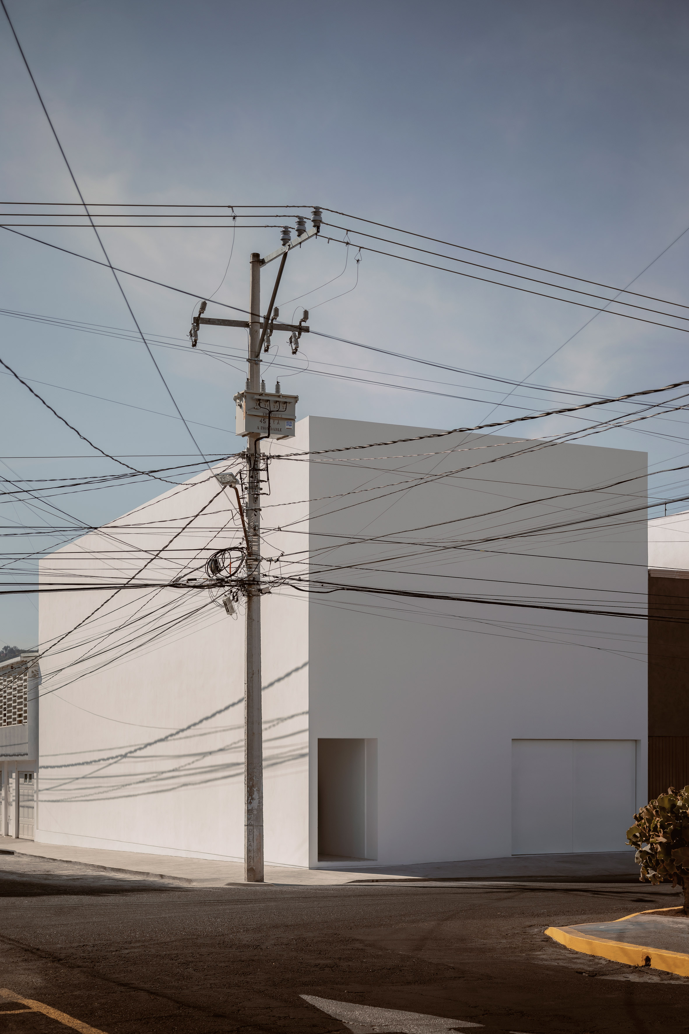 HW Studio在墨西哥打造朴素的白色家居，唤起“安全感”|ART-Arrakis | 建筑室内设计的创新与灵感
