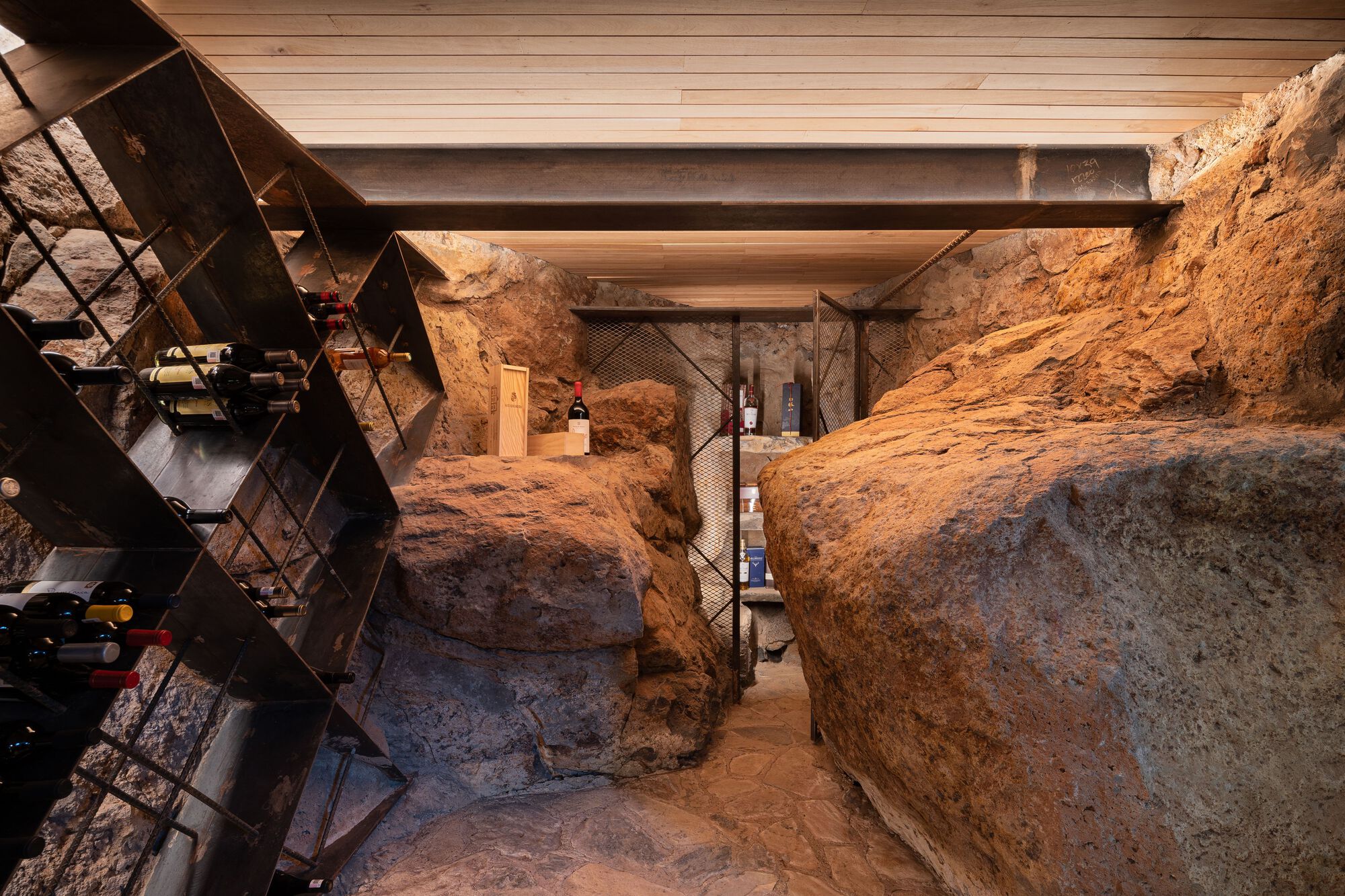 图片[1]|岩石屋，酒穴之家 / André Restelli|ART-Arrakis | 建筑室内设计的创新与灵感