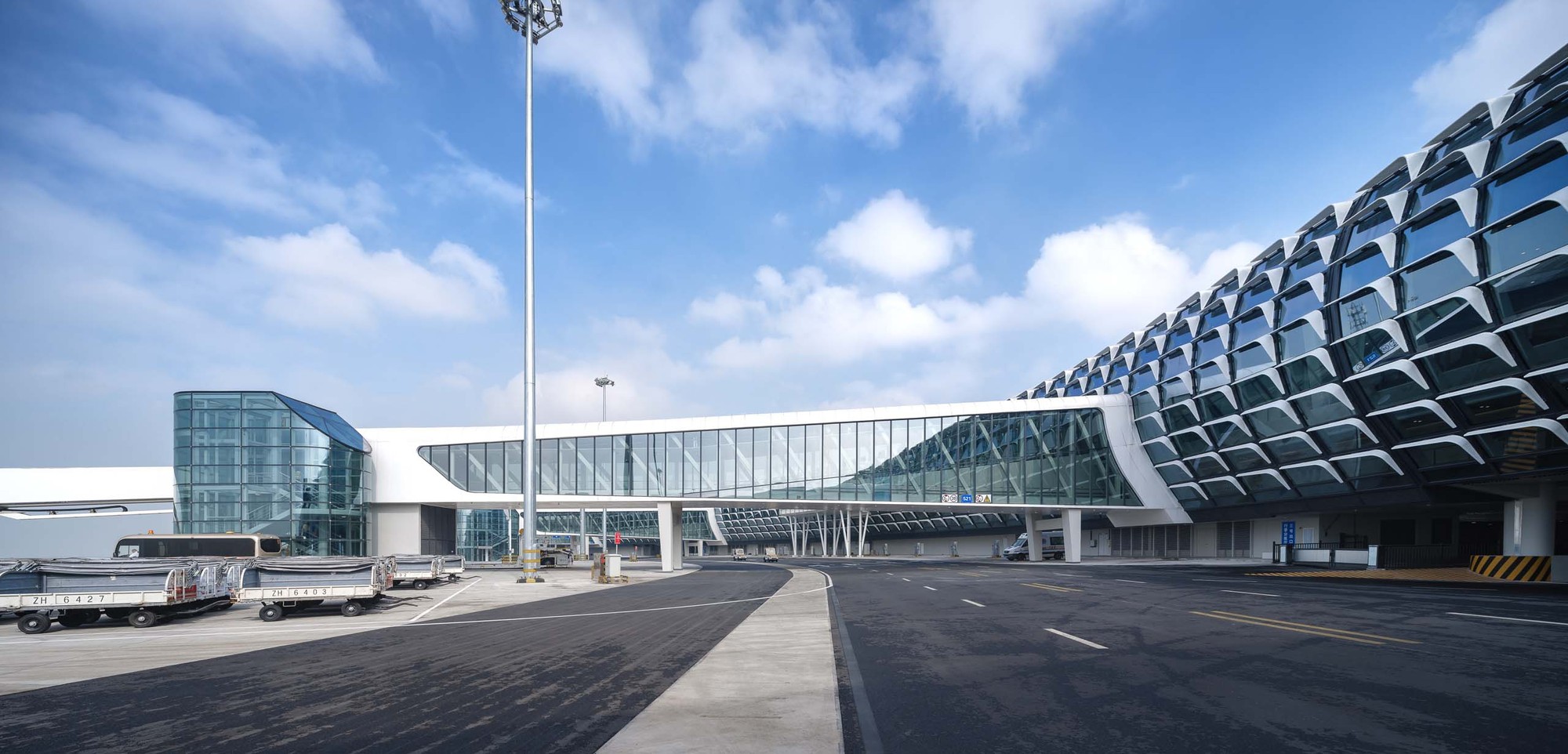 图片[2]|深圳宝安国际机场卫星厅 / GDAD + Aedas + Landrum & Brown|ART-Arrakis | 建筑室内设计的创新与灵感