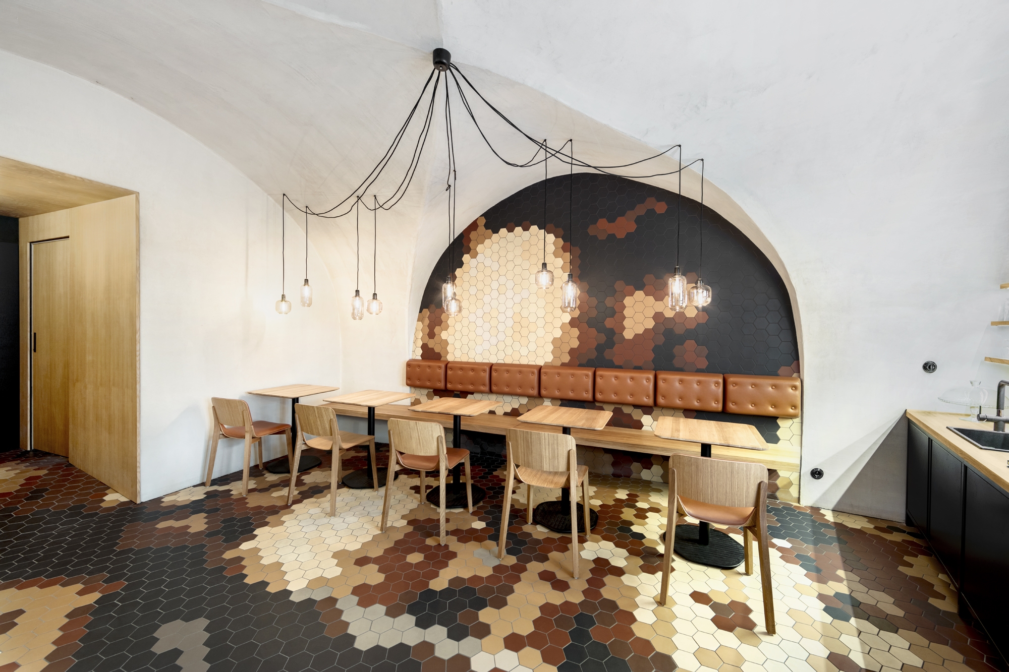 图片[3]|Schody家庭酒吧|ART-Arrakis | 建筑室内设计的创新与灵感