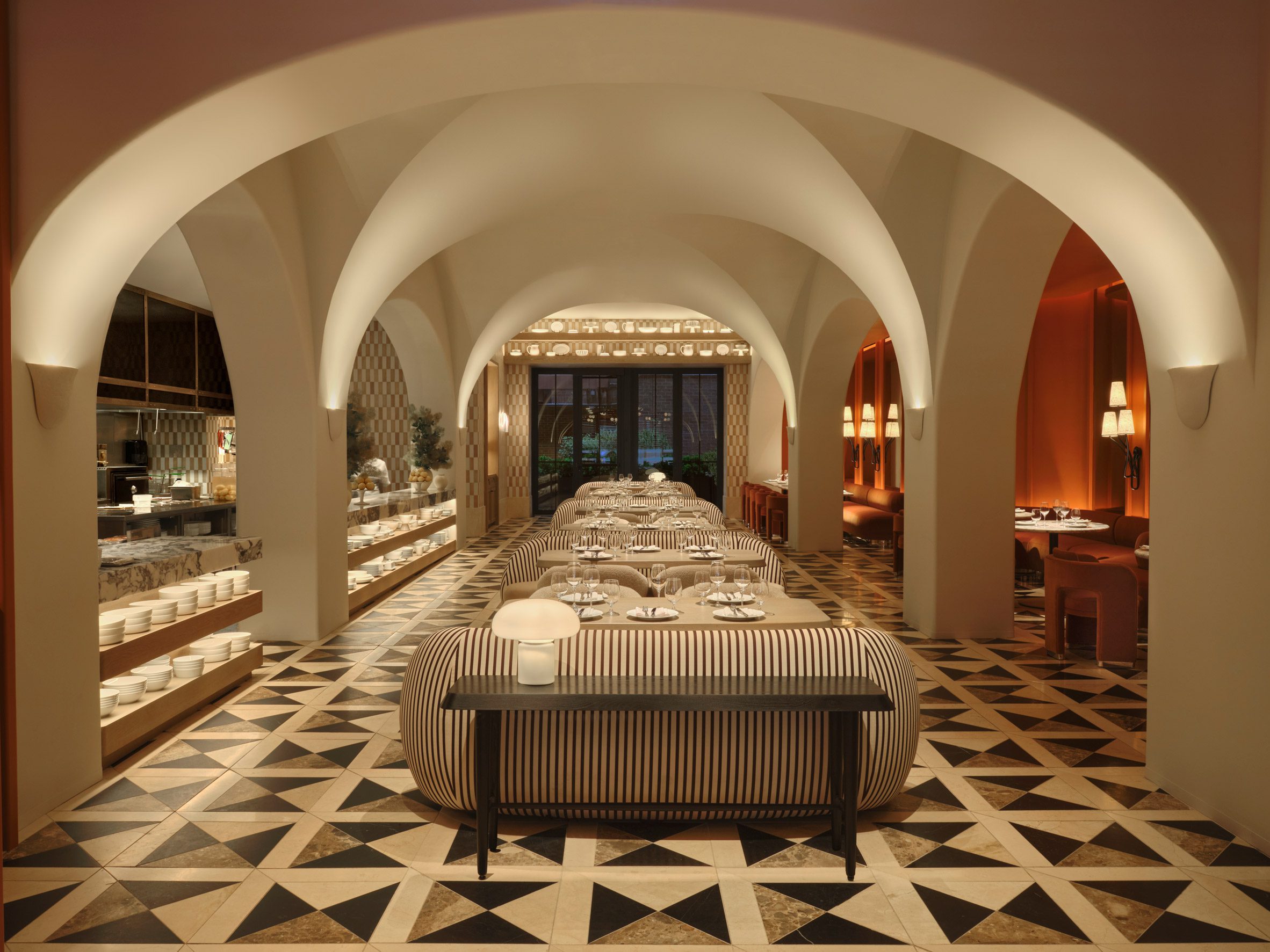 Studio Paolo Ferrari将多伦多餐厅设计成“自己的世界”|ART-Arrakis | 建筑室内设计的创新与灵感