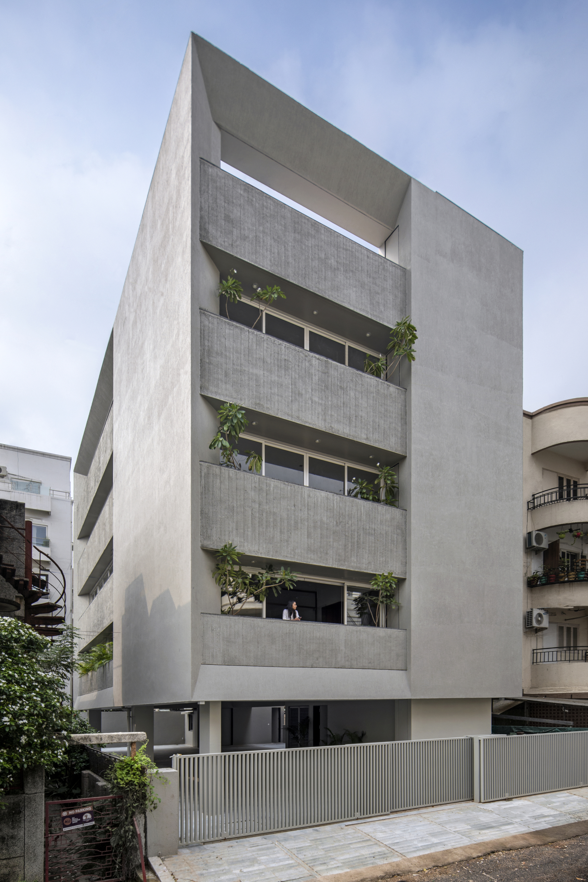 灰色盒子办公楼 / TRAANSPACE|ART-Arrakis | 建筑室内设计的创新与灵感