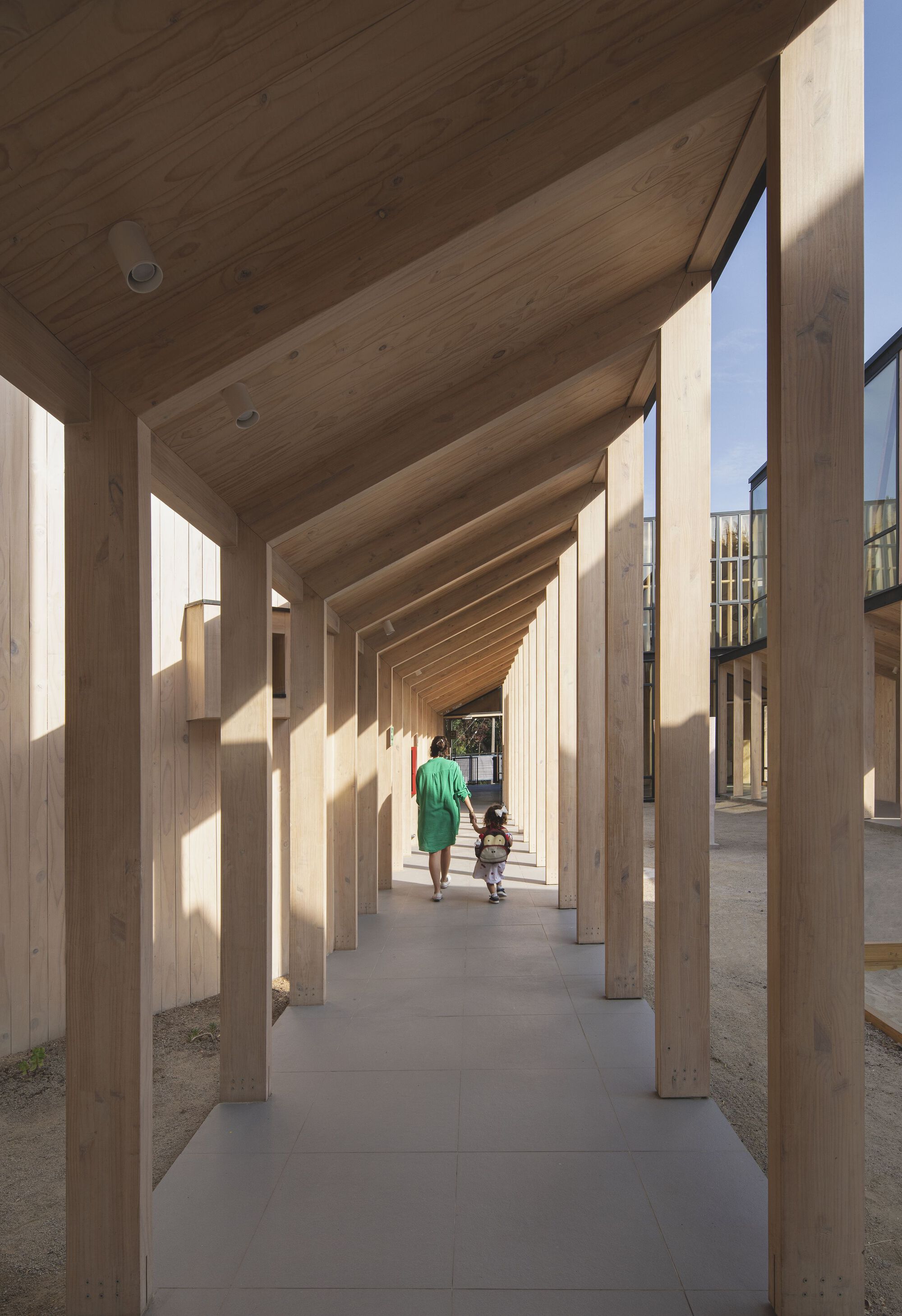 图片[2]|松木幼儿园 / Gonzalo Mardones Viviani|ART-Arrakis | 建筑室内设计的创新与灵感