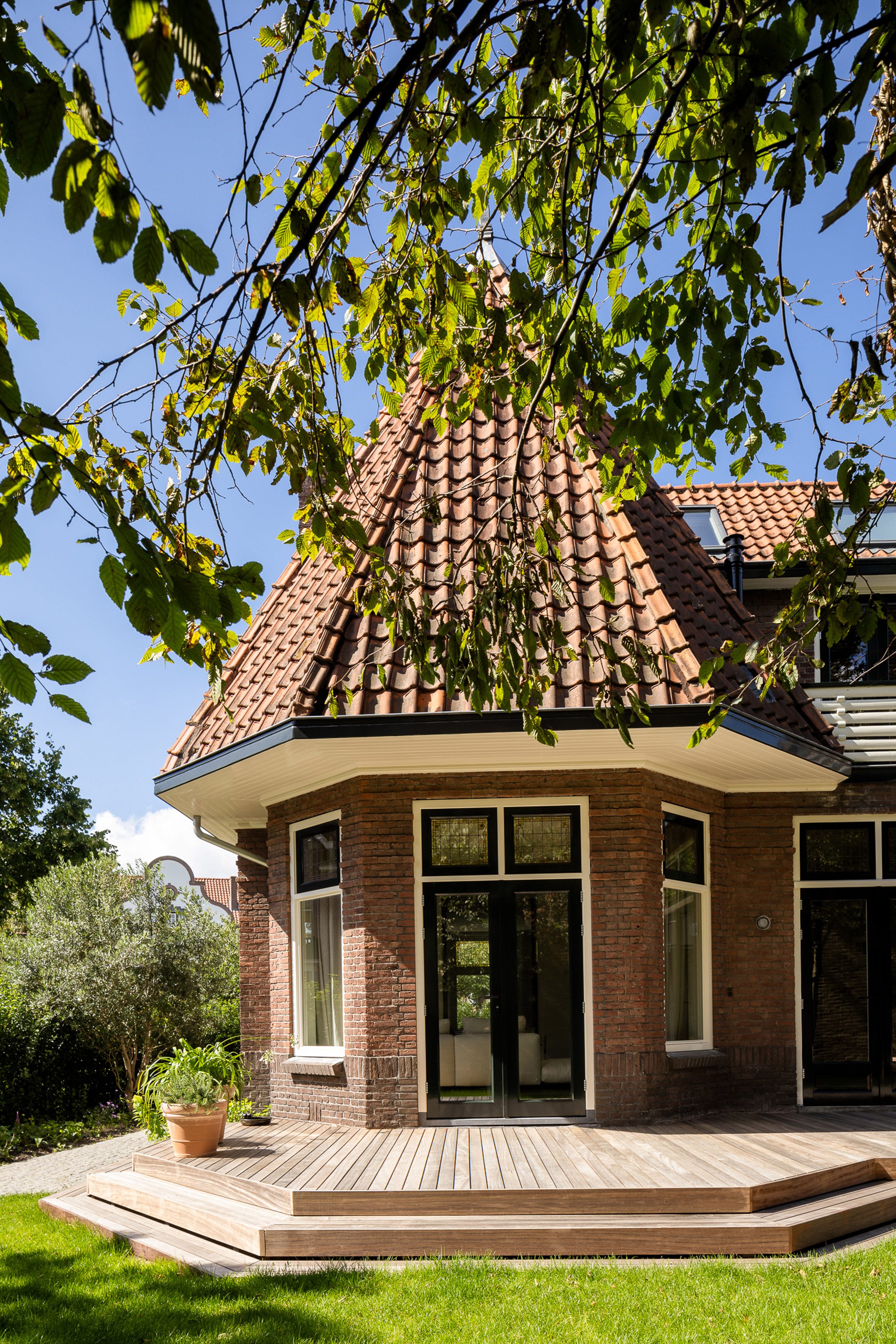 Barde vanVoltt对历史悠久的Haarlem住宅进行了现代更新|ART-Arrakis | 建筑室内设计的创新与灵感
