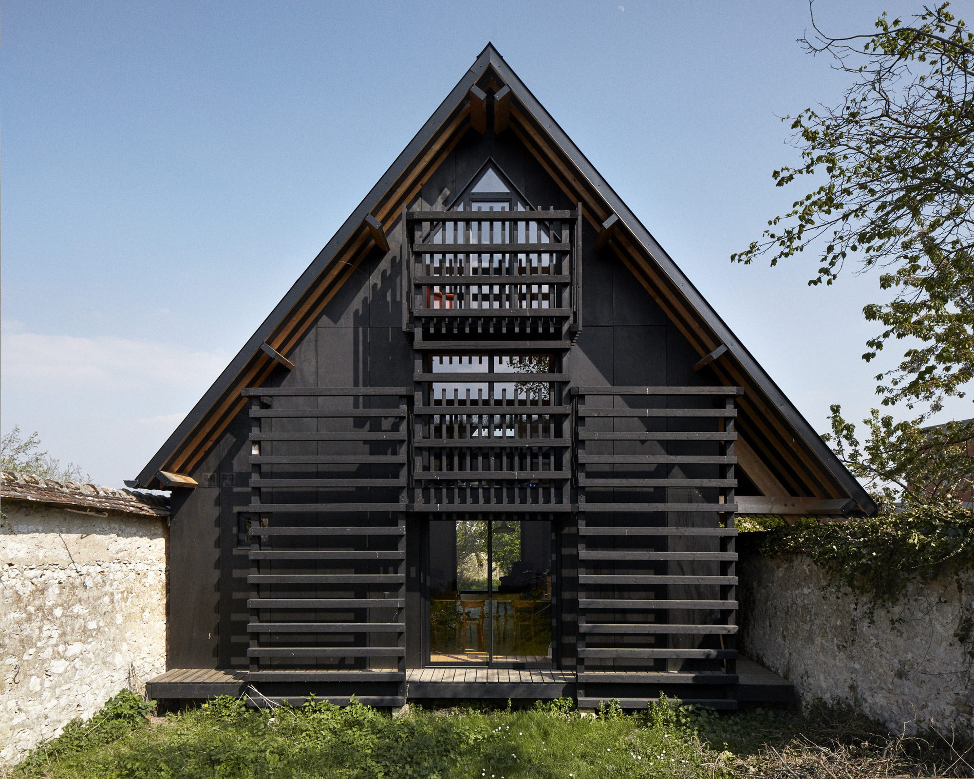 法国夹缝之宅，夹于石墙之间 / arba|ART-Arrakis | 建筑室内设计的创新与灵感