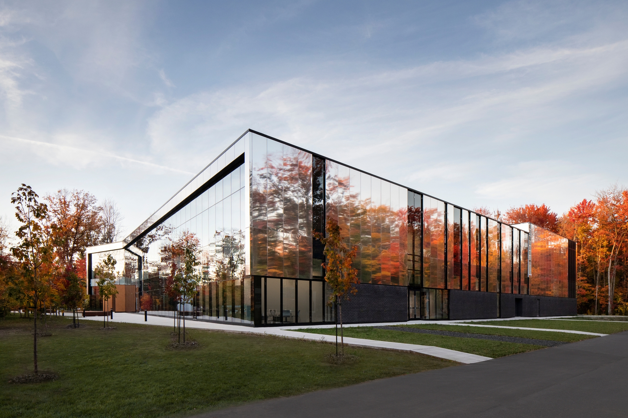 图片[2]|魁北克省Trois Rivières大学（UQTR）-国家智能制造中心（CNMI）|ART-Arrakis | 建筑室内设计的创新与灵感