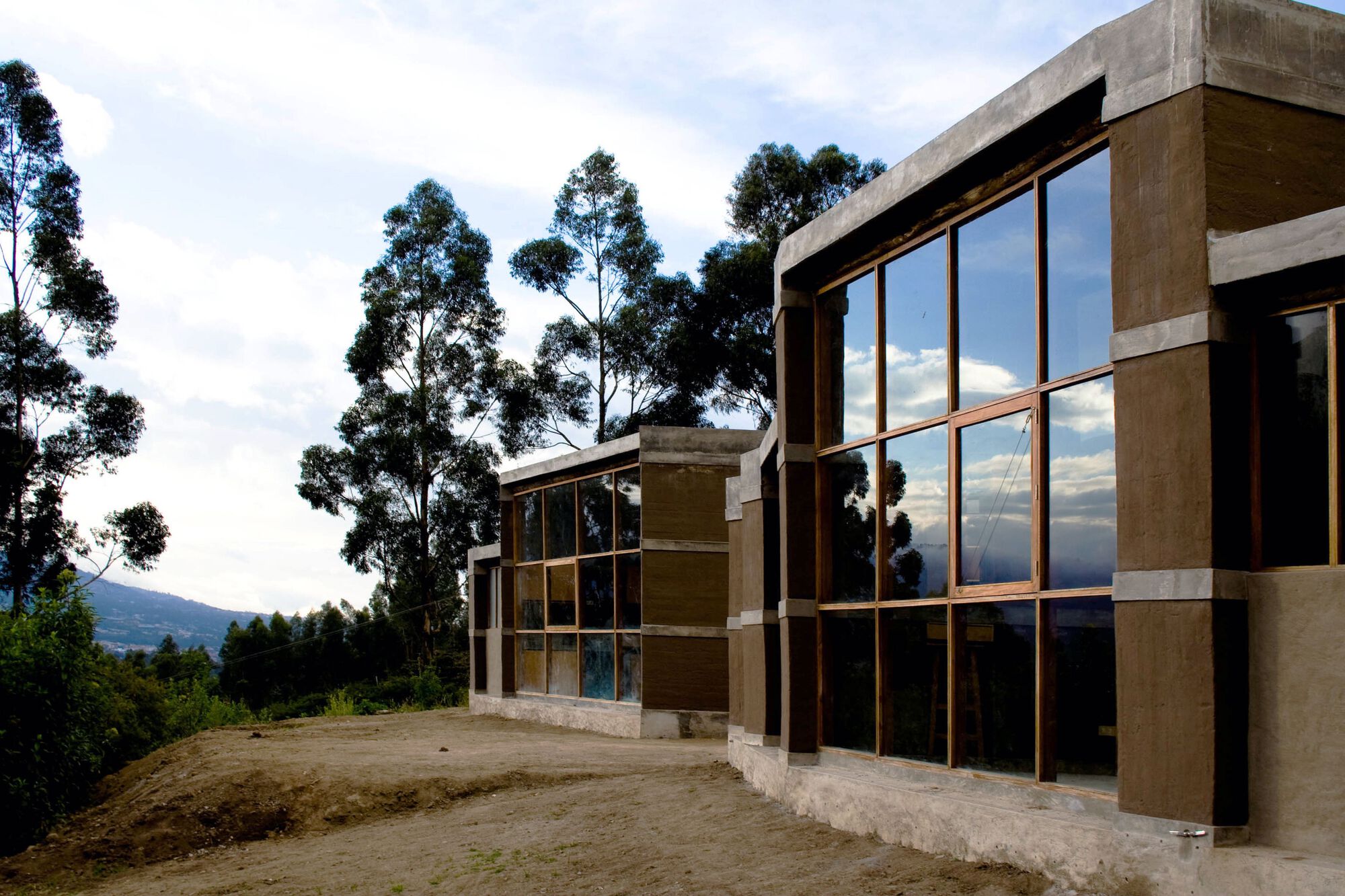 图片[1]|厄瓜多尔墙间住宅 / AL BORDE|ART-Arrakis | 建筑室内设计的创新与灵感
