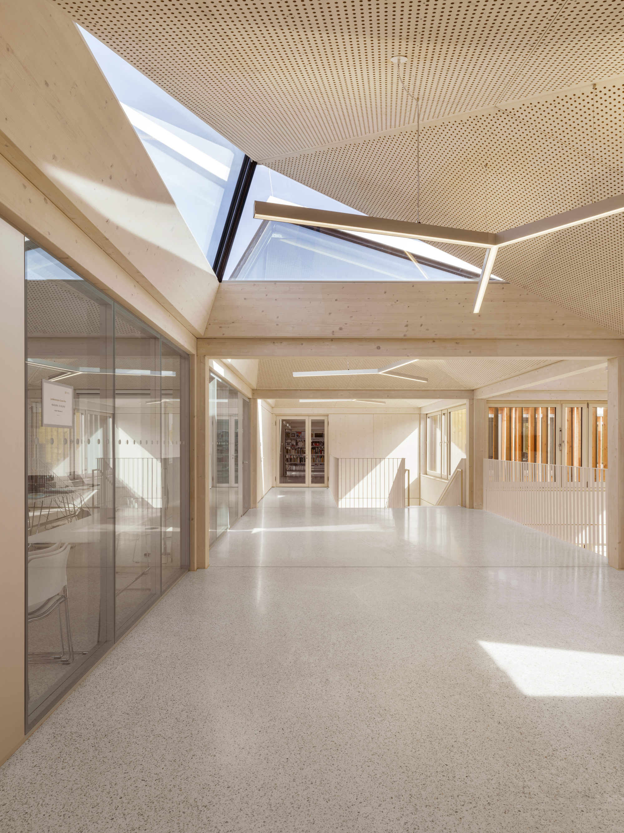 图片[3]|褶皱屋顶，德国国际合作学院 / Waechter + Waechter Architekten|ART-Arrakis | 建筑室内设计的创新与灵感