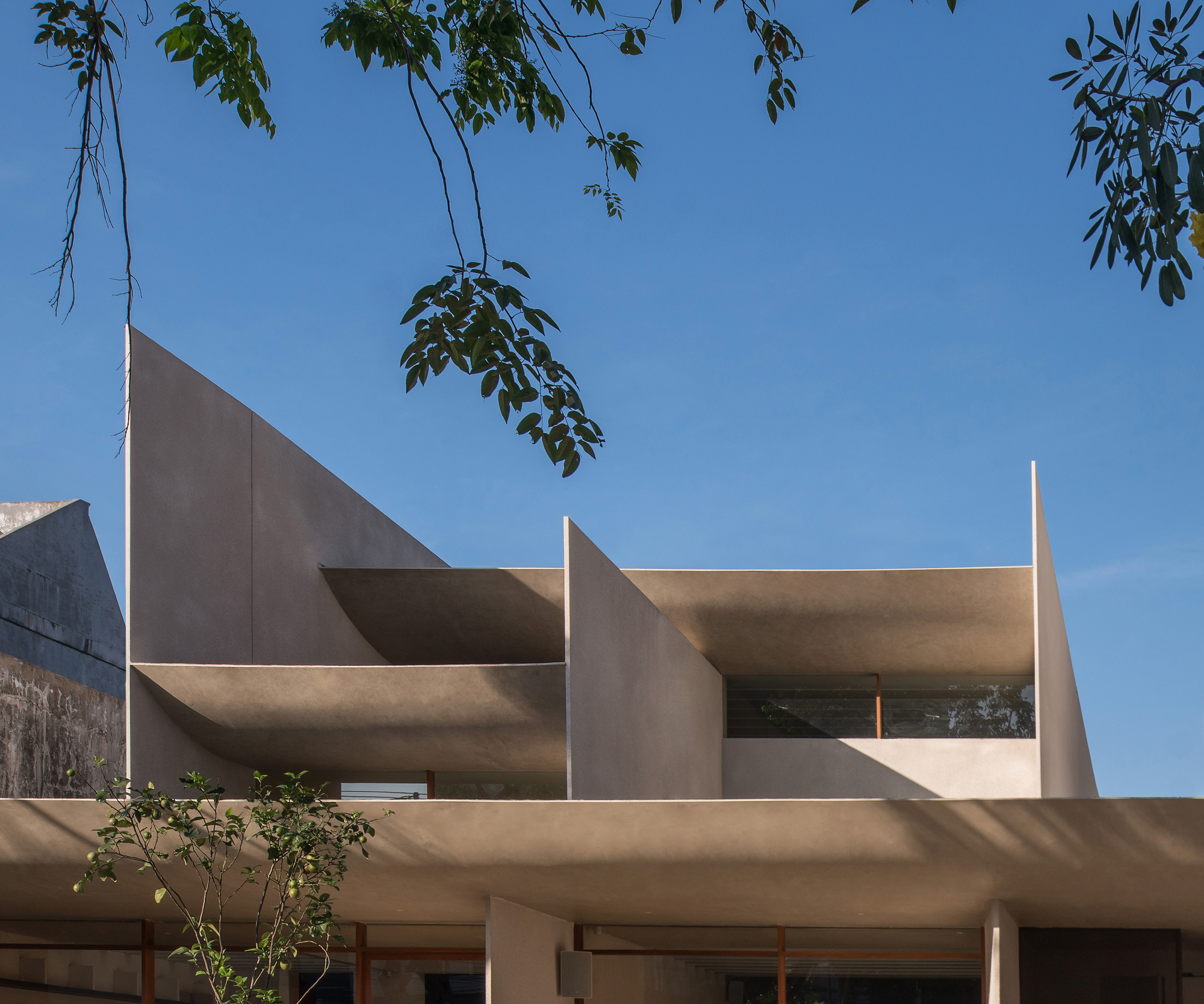 图片[4]|玻璃天花板，Locaāhand 餐饮俱乐部 / Isso Architects|ART-Arrakis | 建筑室内设计的创新与灵感