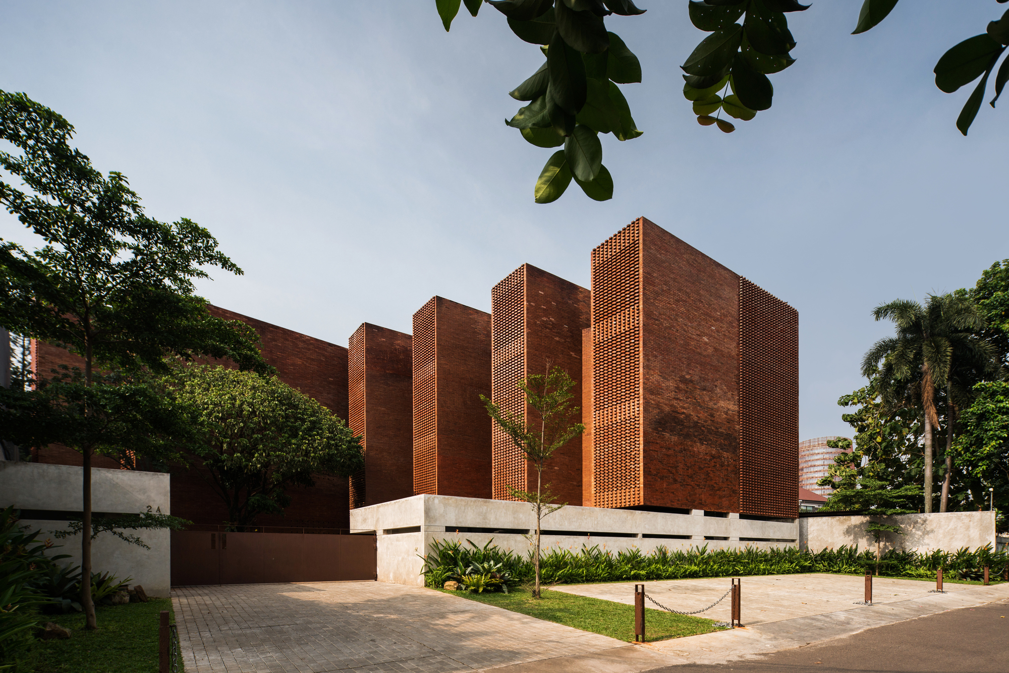 红砖住宅 Kos Haji Baun / FFFAAARRR|ART-Arrakis | 建筑室内设计的创新与灵感