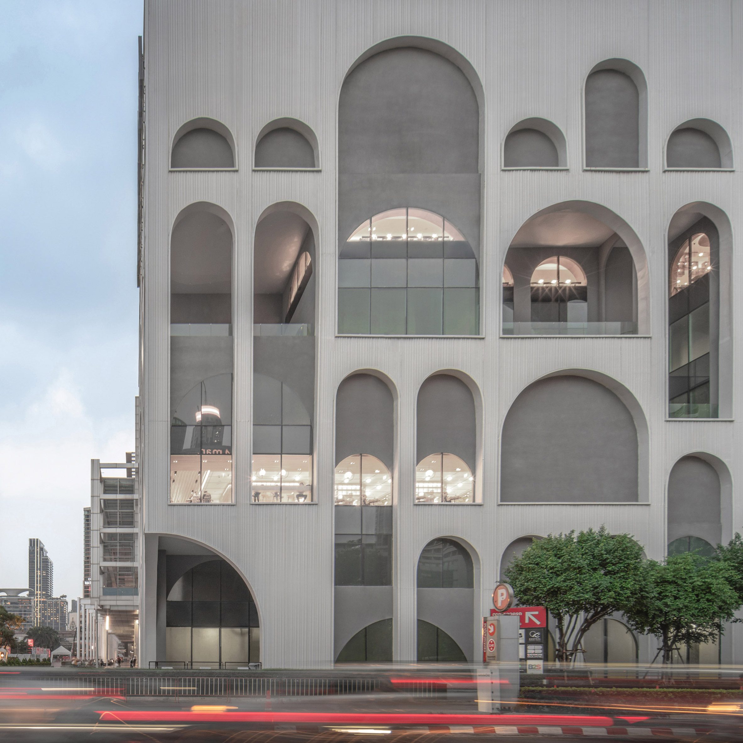 重叠的混凝土拱门通过Linehouse构成曼谷购物中心的框架|ART-Arrakis | 建筑室内设计的创新与灵感