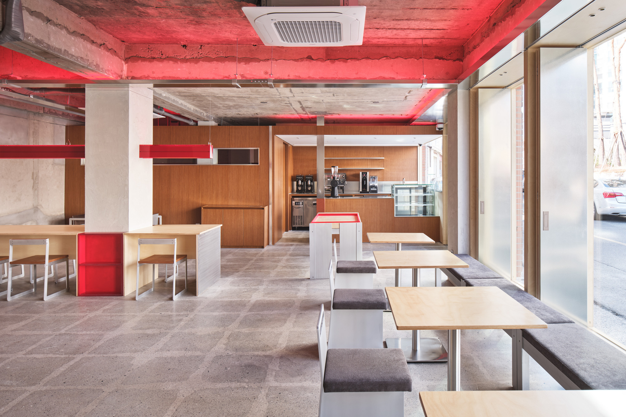 图片[1]|红色亚克力照明系统，SSAP 咖啡 / design by 83|ART-Arrakis | 建筑室内设计的创新与灵感