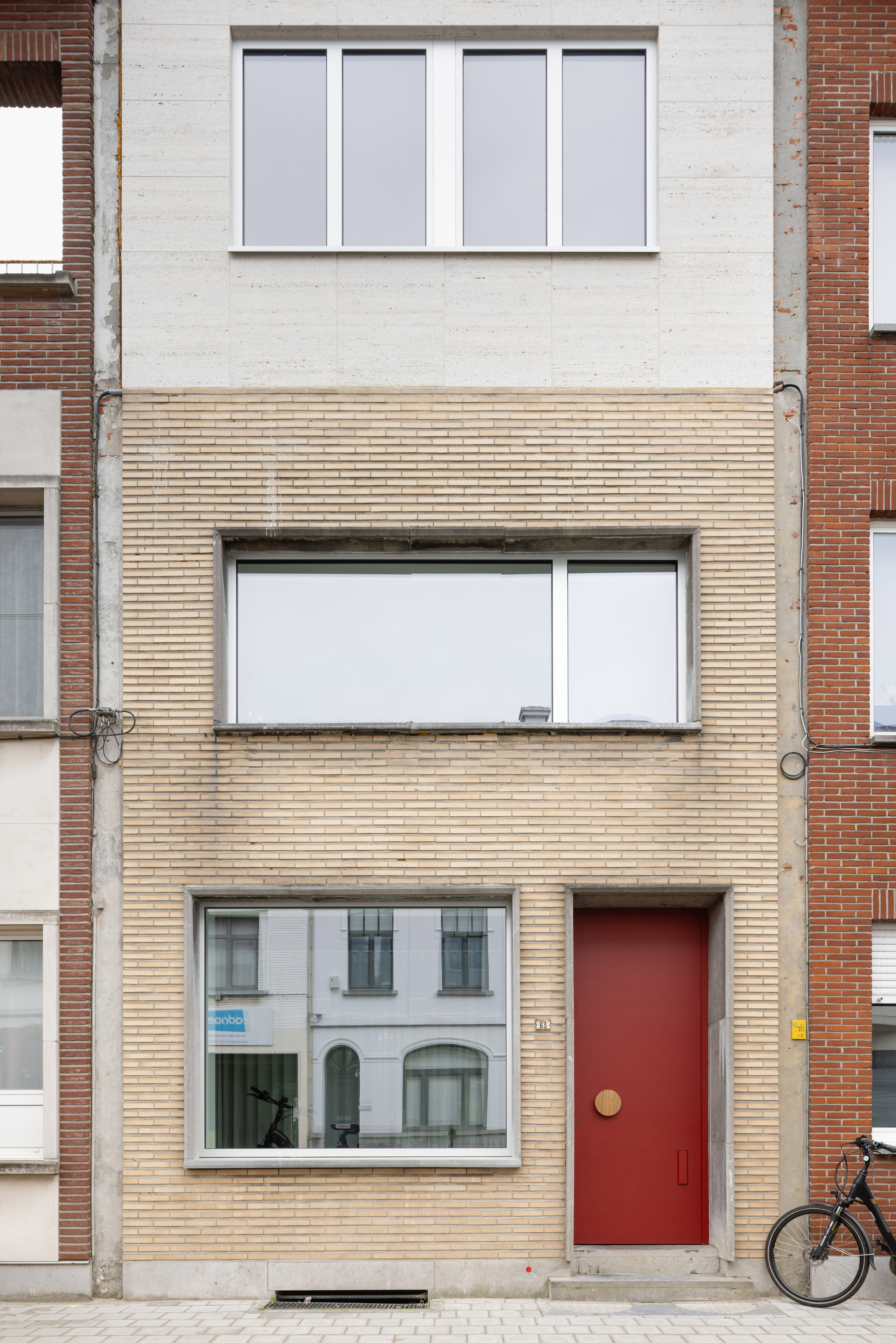 Memo Architectuur围绕混凝土螺旋楼梯组织比利时家庭装修|ART-Arrakis | 建筑室内设计的创新与灵感