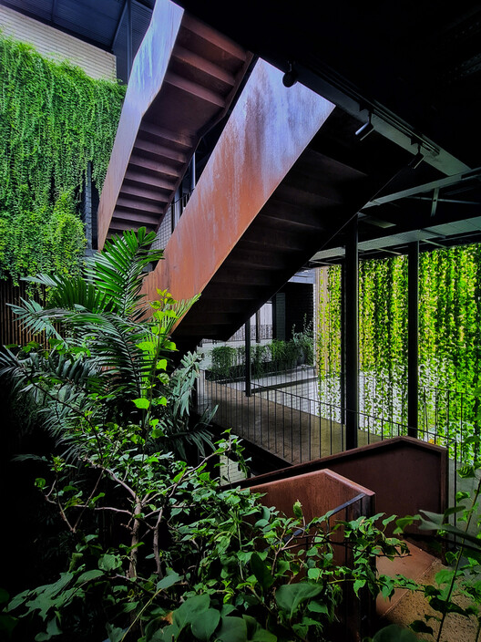 图片[1]|亲生命建筑内饰：21个融合建筑与自然的项目|ART-Arrakis | 建筑室内设计的创新与灵感