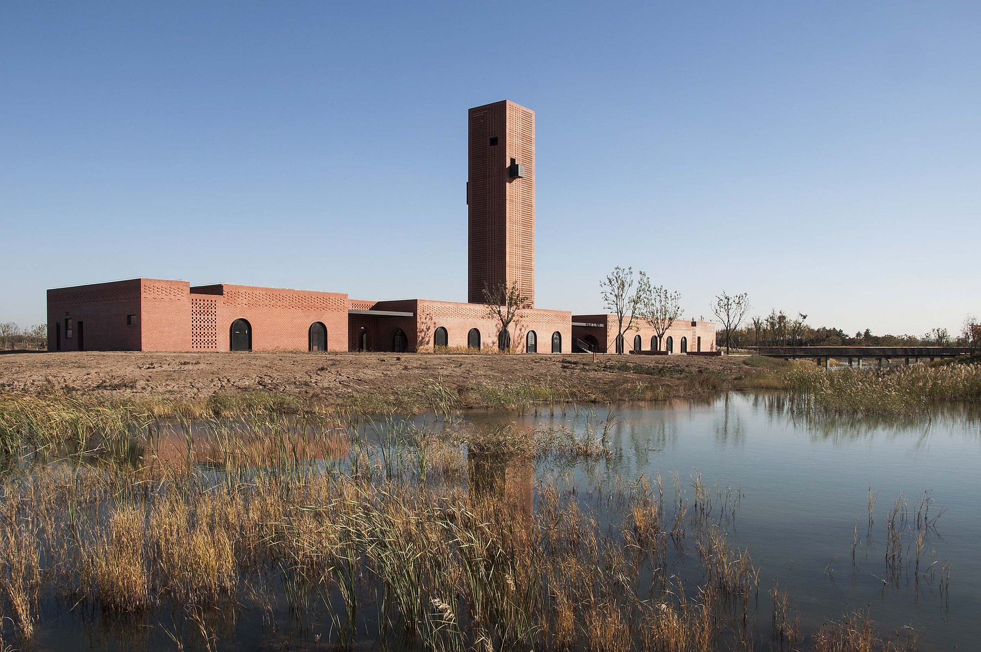 湿地中的红砖塔 / 空格建筑|ART-Arrakis | 建筑室内设计的创新与灵感