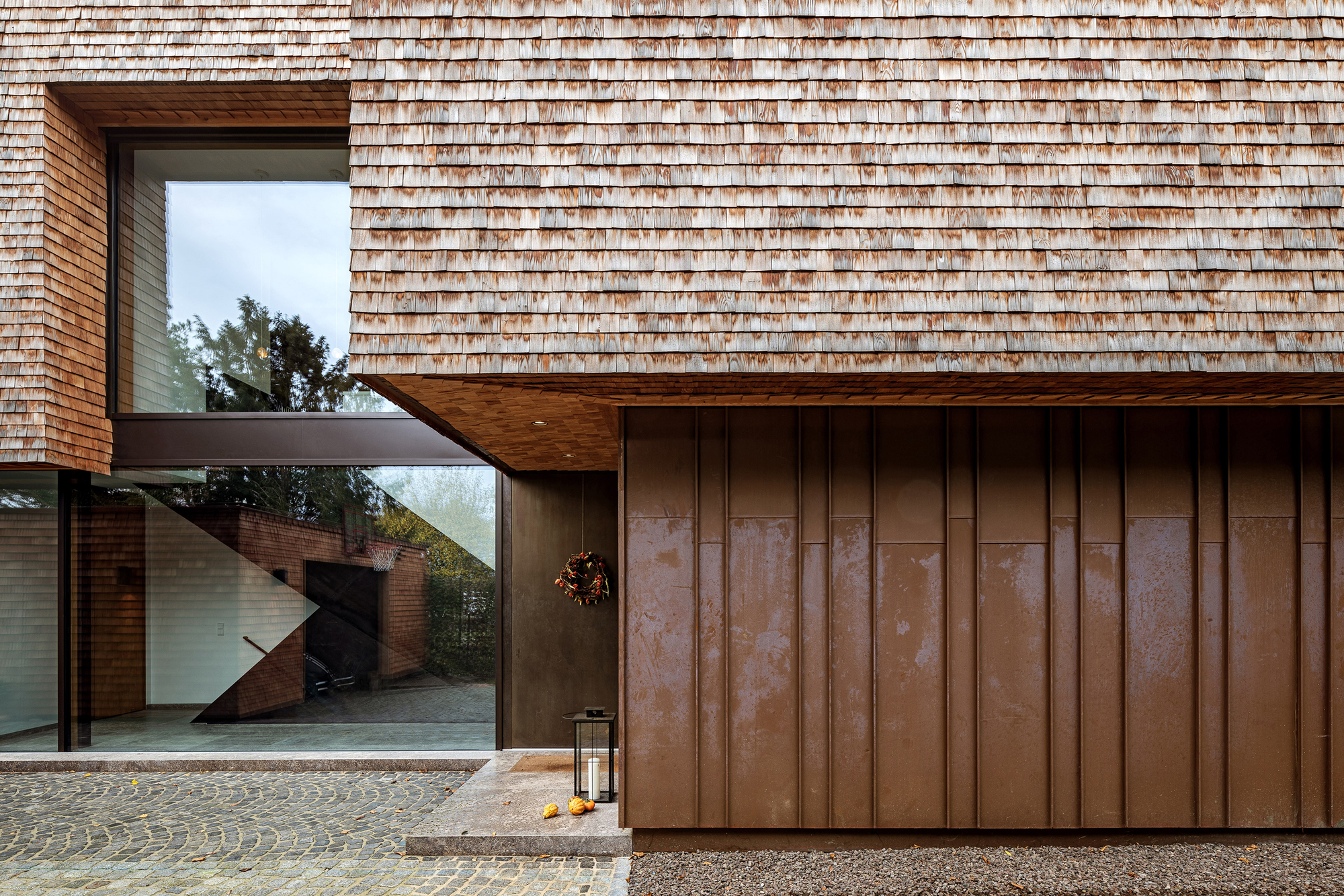 图片[1]|L011 瓦面住宅 / Stephan Maria Lang Architects|ART-Arrakis | 建筑室内设计的创新与灵感
