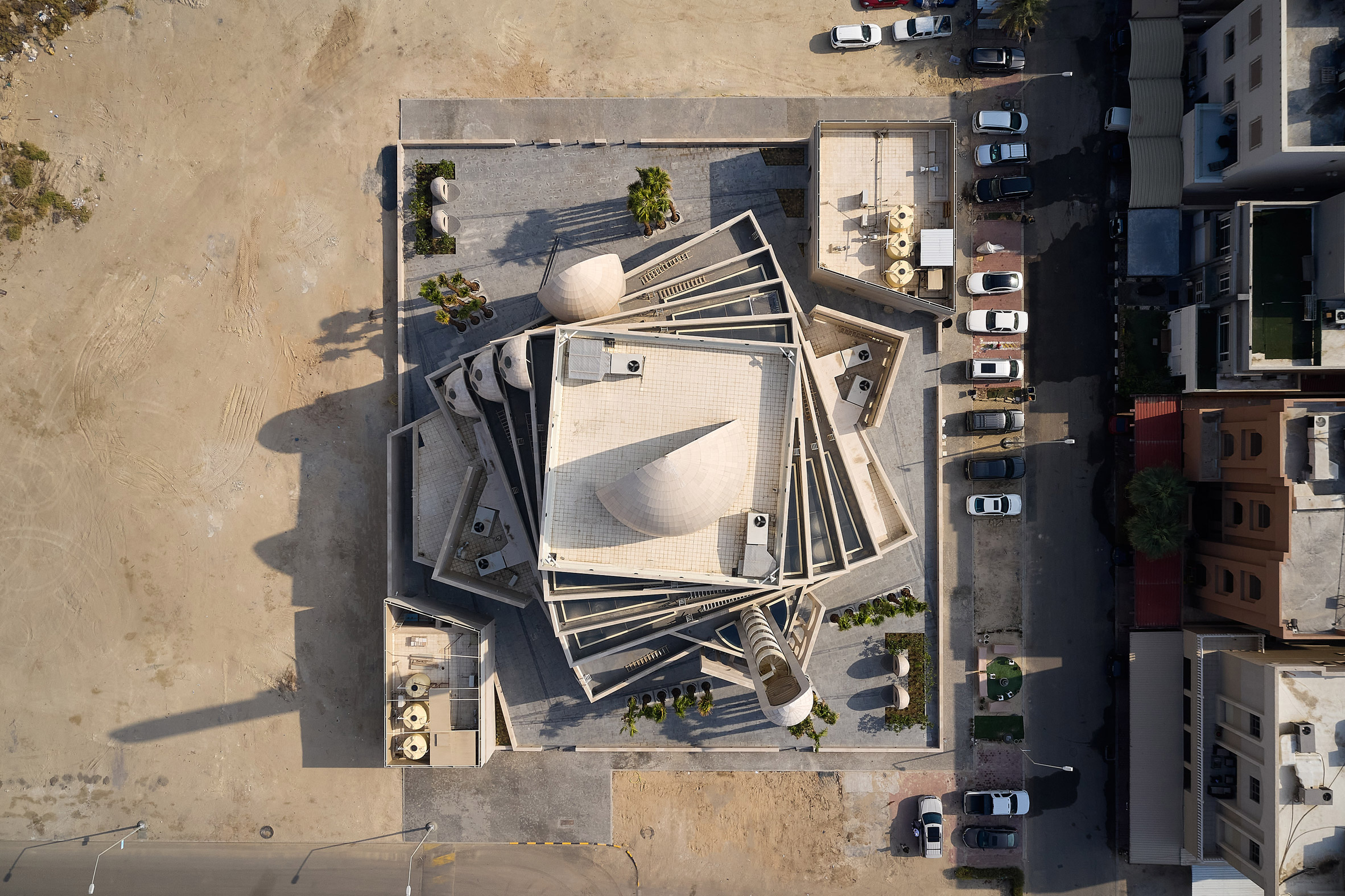 Babnimnim设计工作室将科威特清真寺围成旋转的方形|ART-Arrakis | 建筑室内设计的创新与灵感
