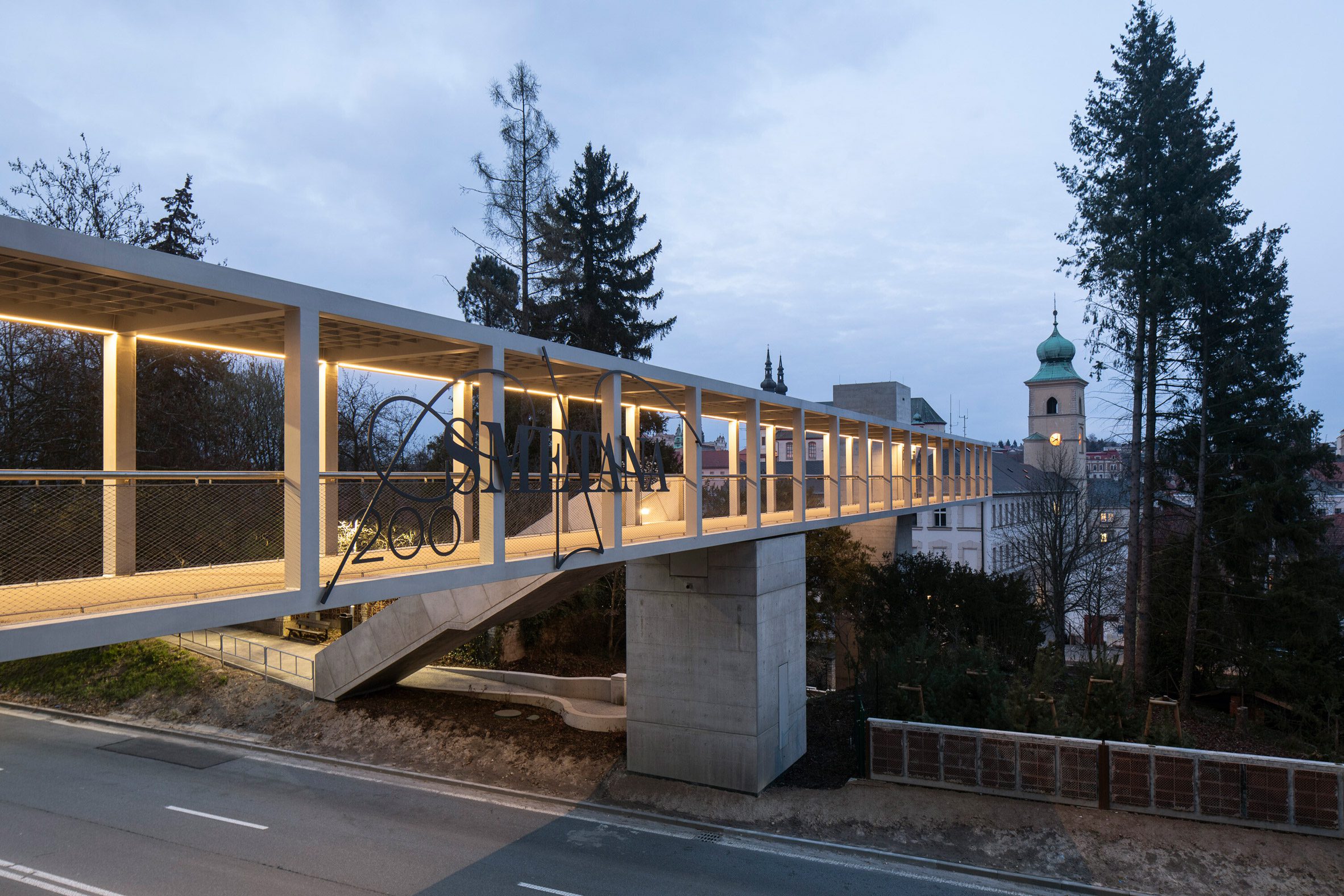 Ehl&amp；Koumar Architekti在Litomyšl推出带悬臂视角的人行桥|ART-Arrakis | 建筑室内设计的创新与灵感